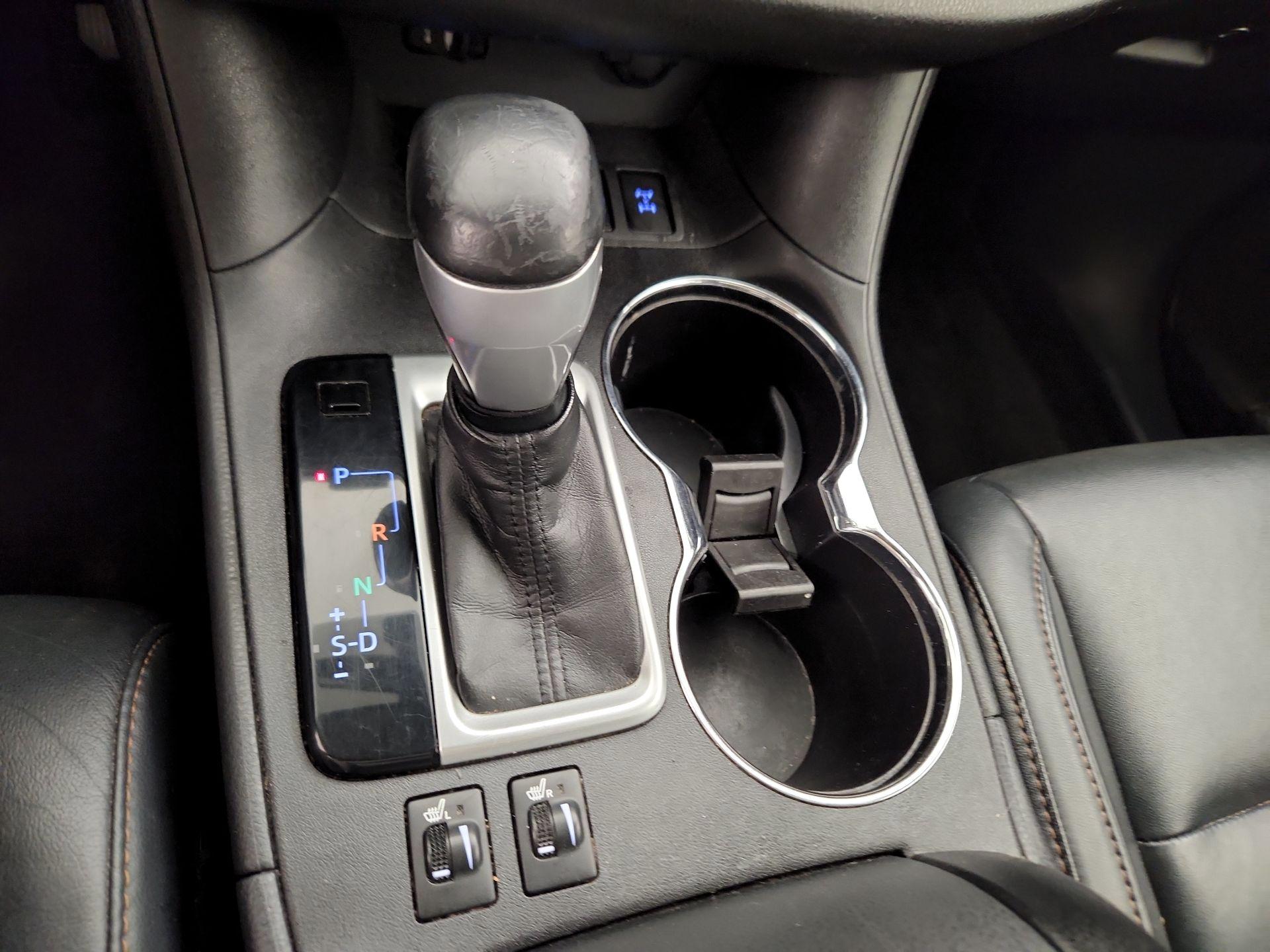 Thumbnail: 2015 Toyota Highlander - 19