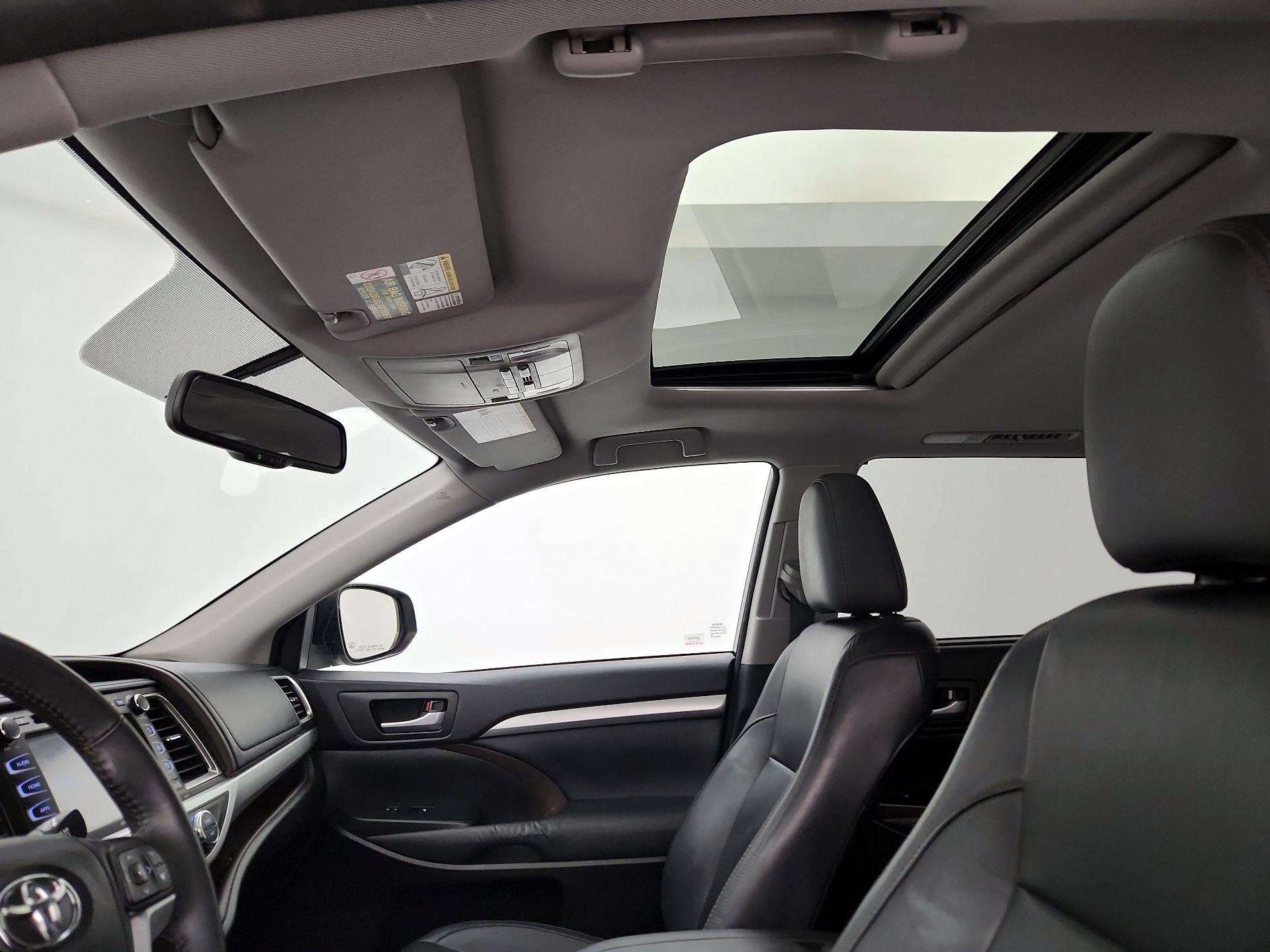 Thumbnail: 2015 Toyota Highlander - 20