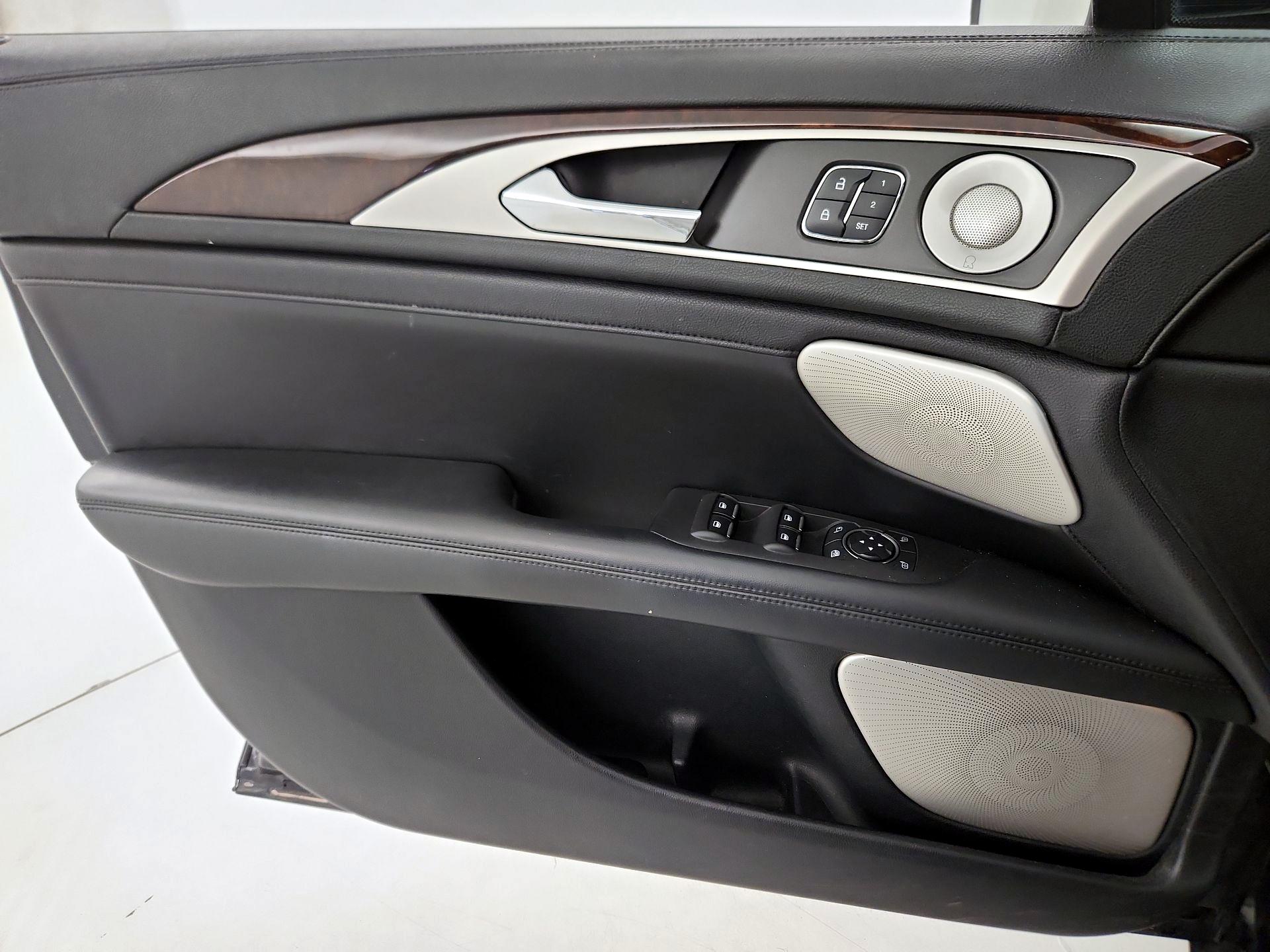 Thumbnail: 2017 Lincoln MKZ - 12
