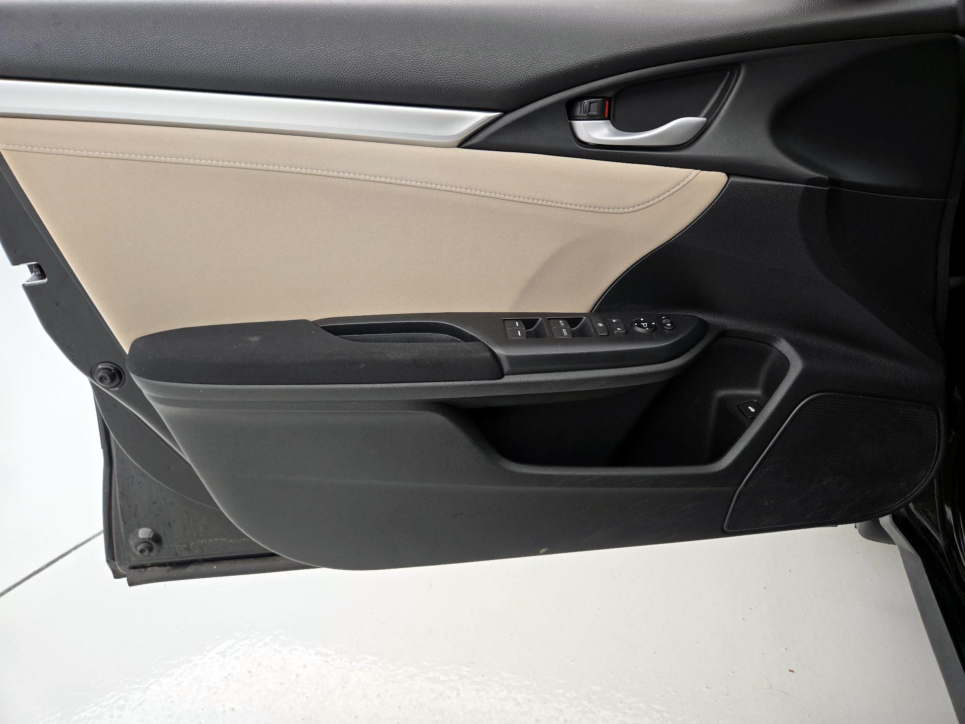 Thumbnail: 2016 Honda Civic - 12