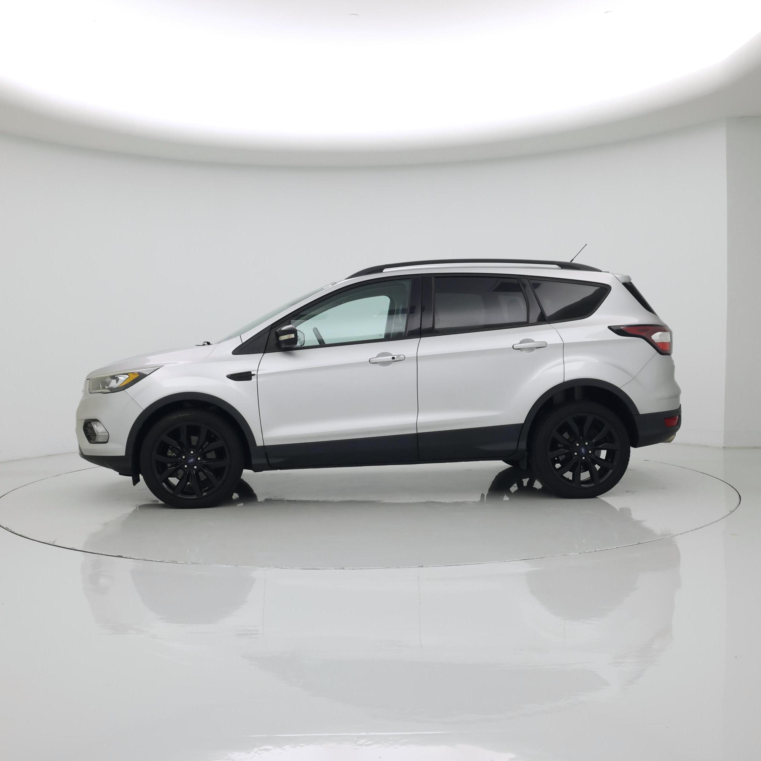Thumbnail: 2017 Ford Escape - 3