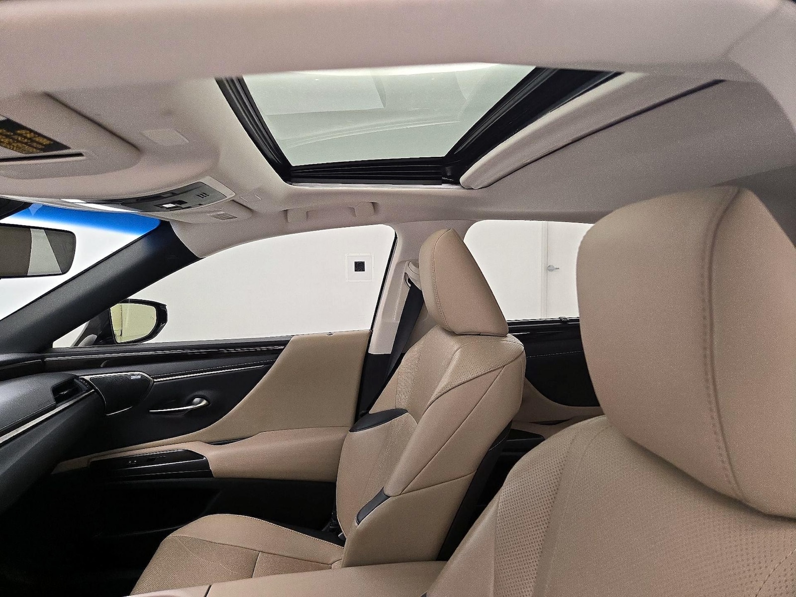 Sunroof(s) & Overhead Airbags