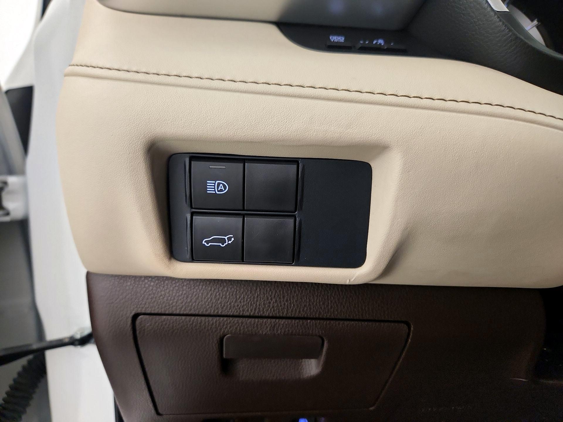 Thumbnail: 2021 Toyota Highlander - 13