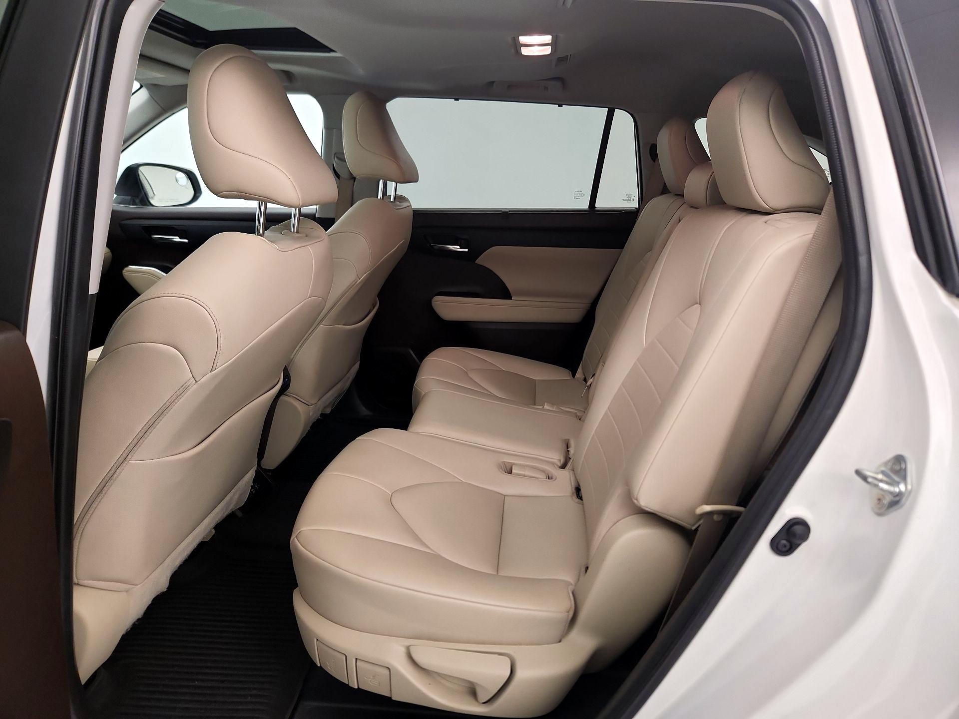 Thumbnail: 2021 Toyota Highlander - 20
