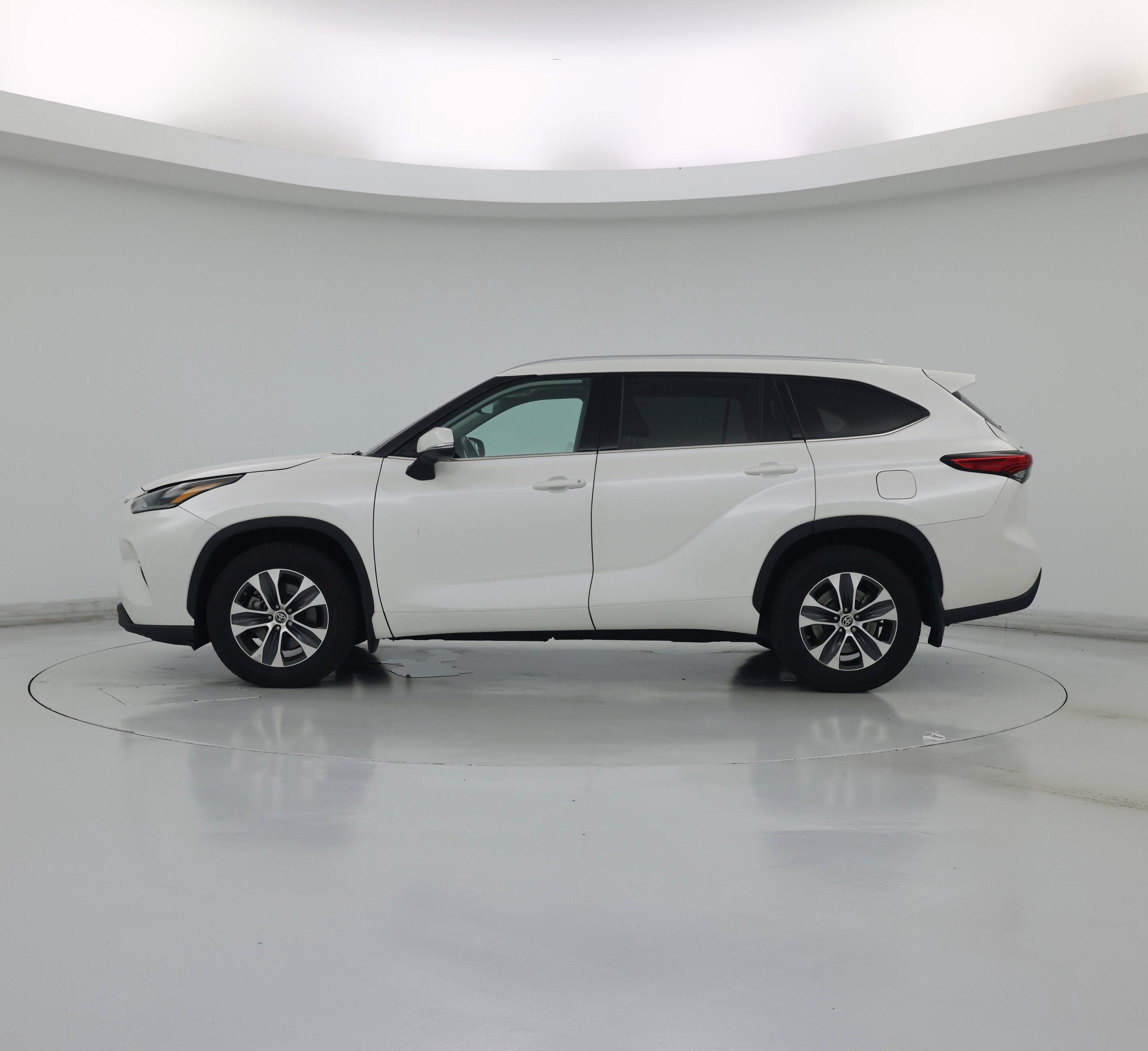 Thumbnail: 2021 Toyota Highlander - 3