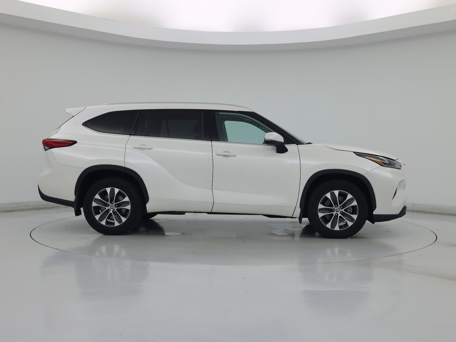 2021 Toyota Highlander XLE - Photo 8