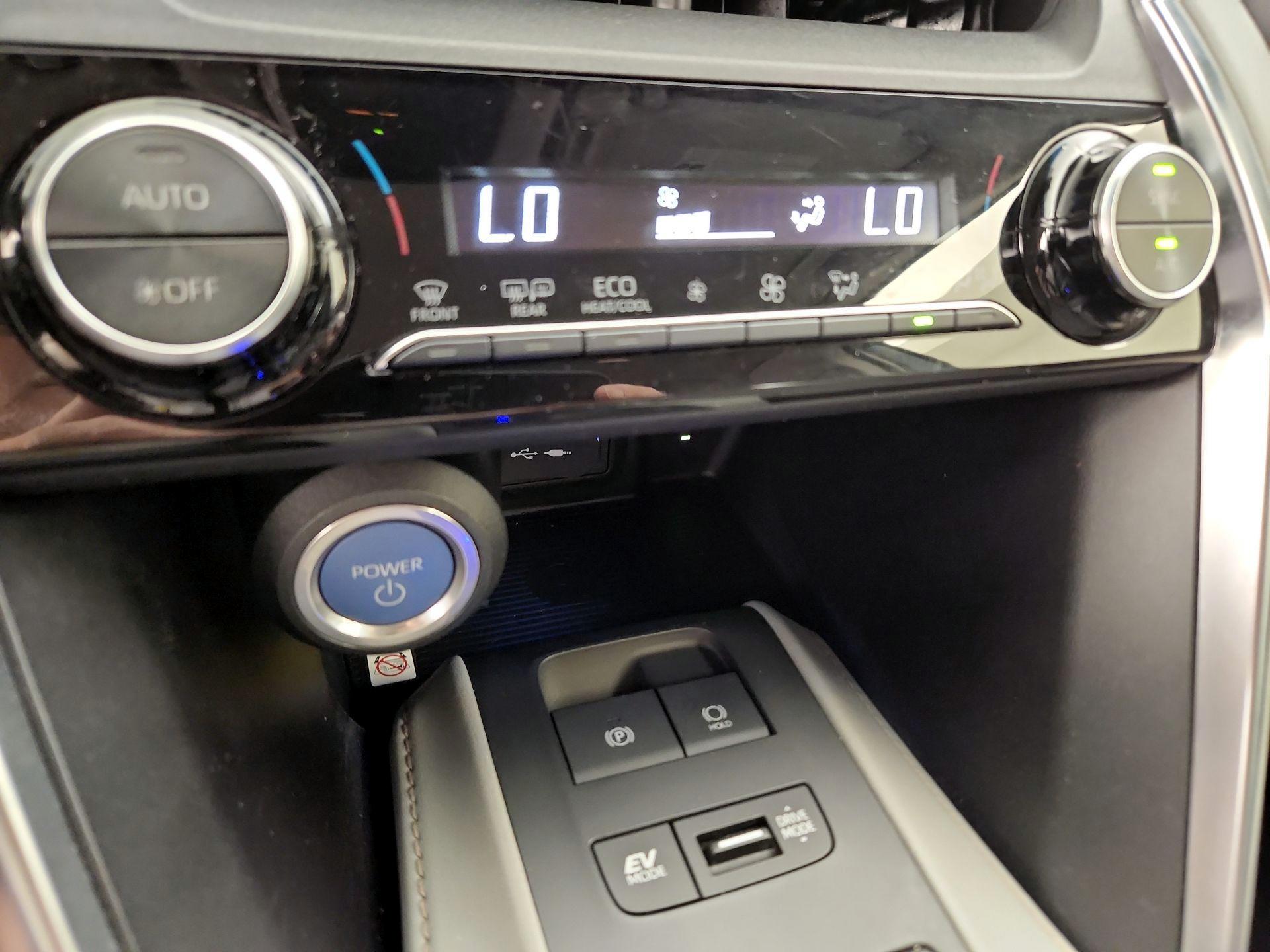 Thumbnail: 2021 Toyota Venza - 17