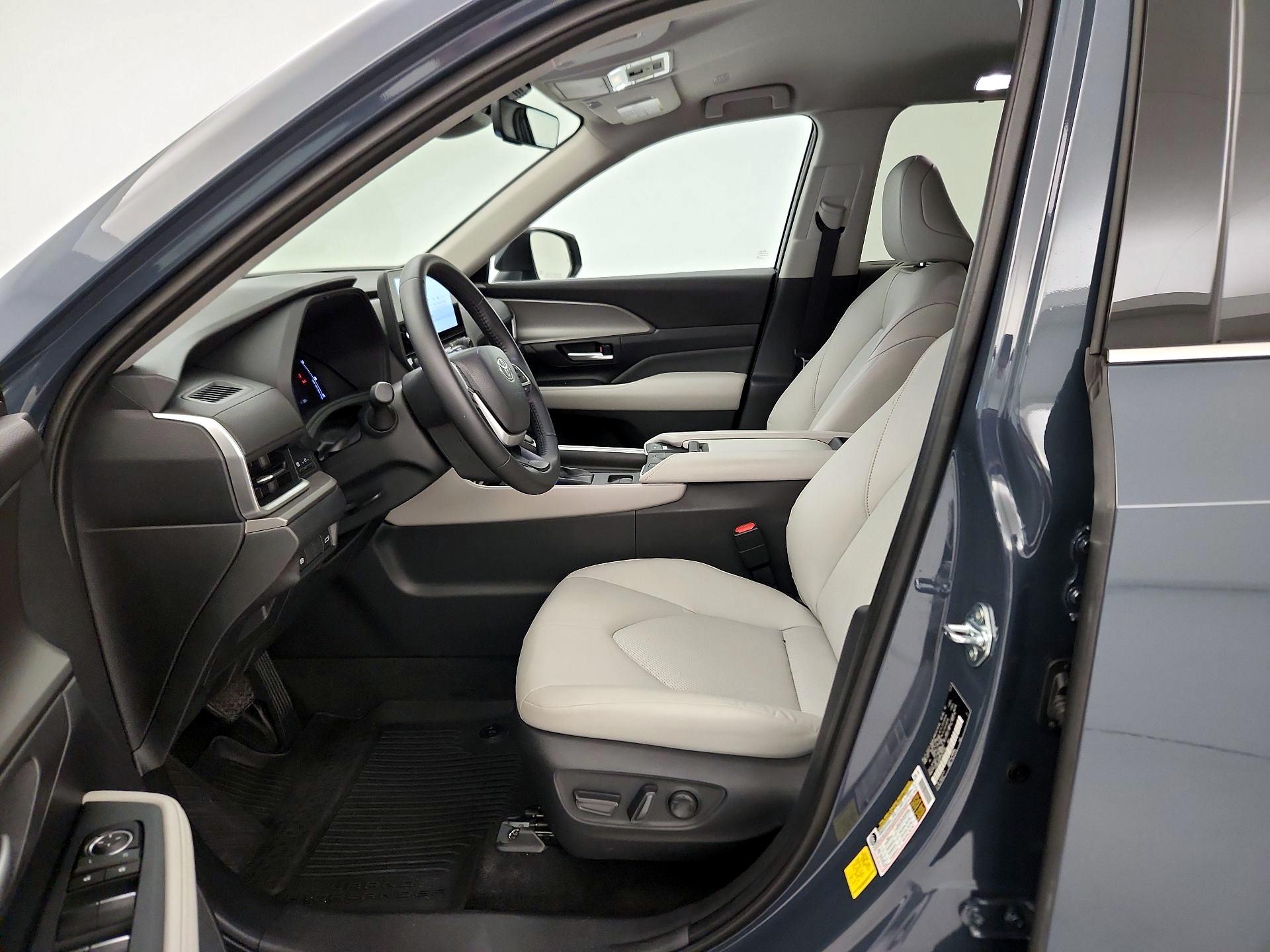 Thumbnail: 2026 Toyota Highlander - 11