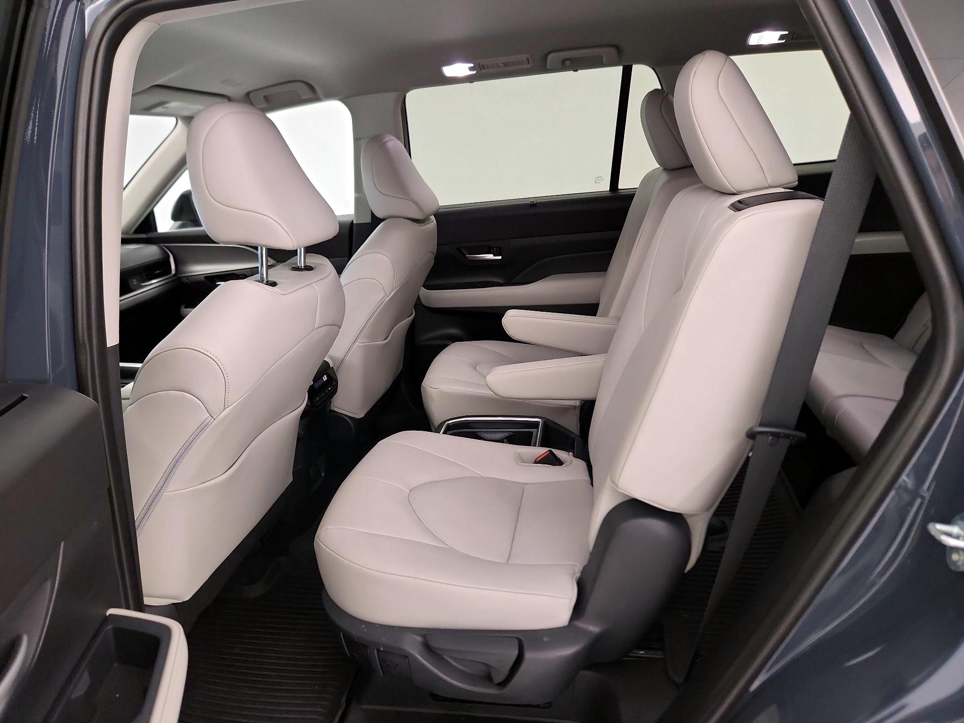 Thumbnail: 2026 Toyota Highlander - 19