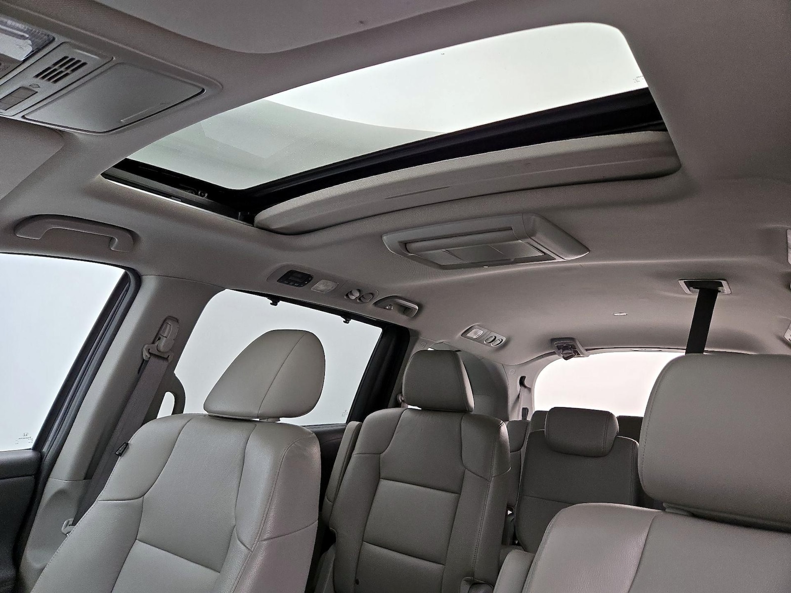 Sunroof(s) & Overhead Airbags