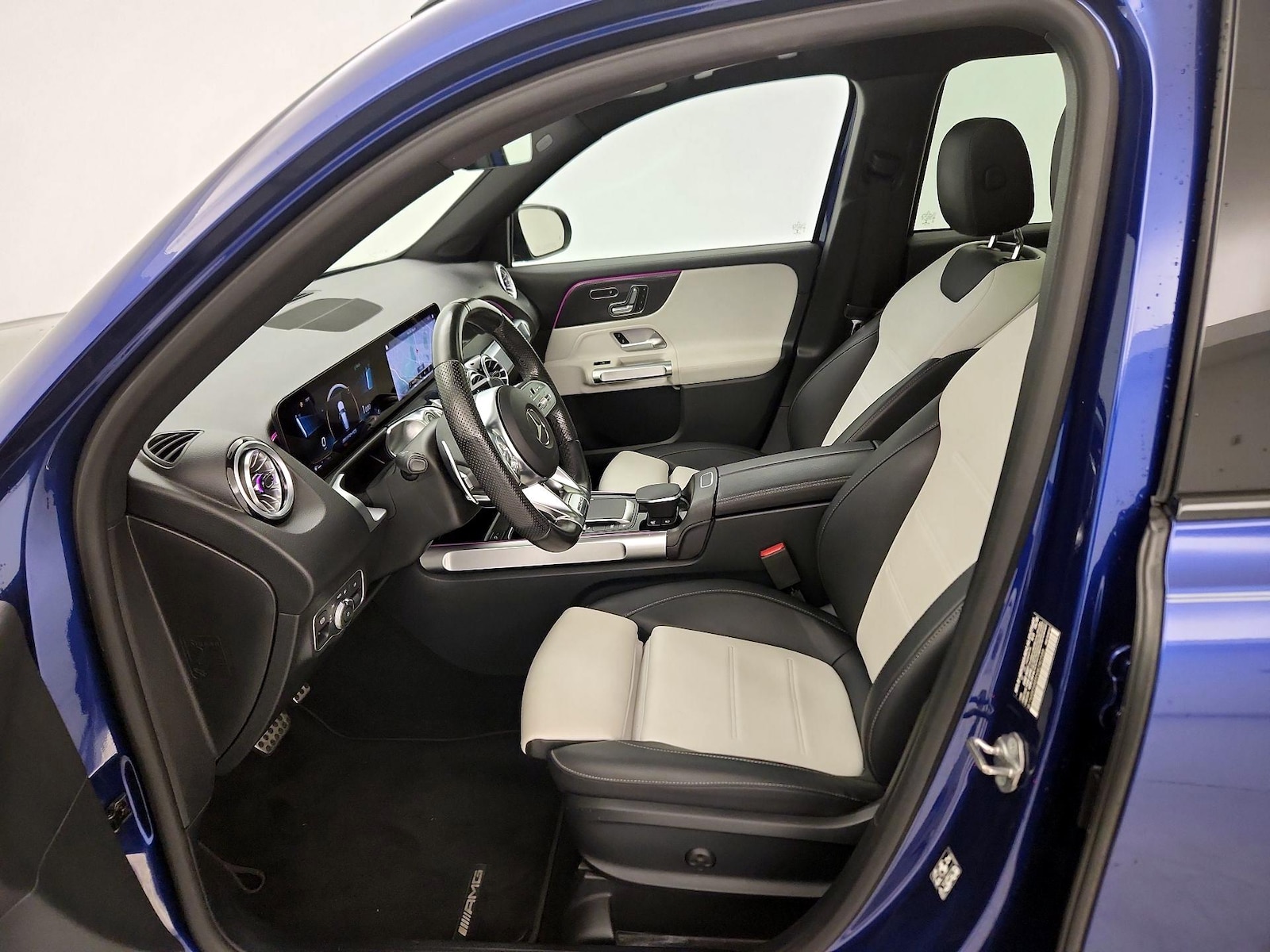 2022 Mercedes-Benz GLB AMG GLB35 - Photo 12