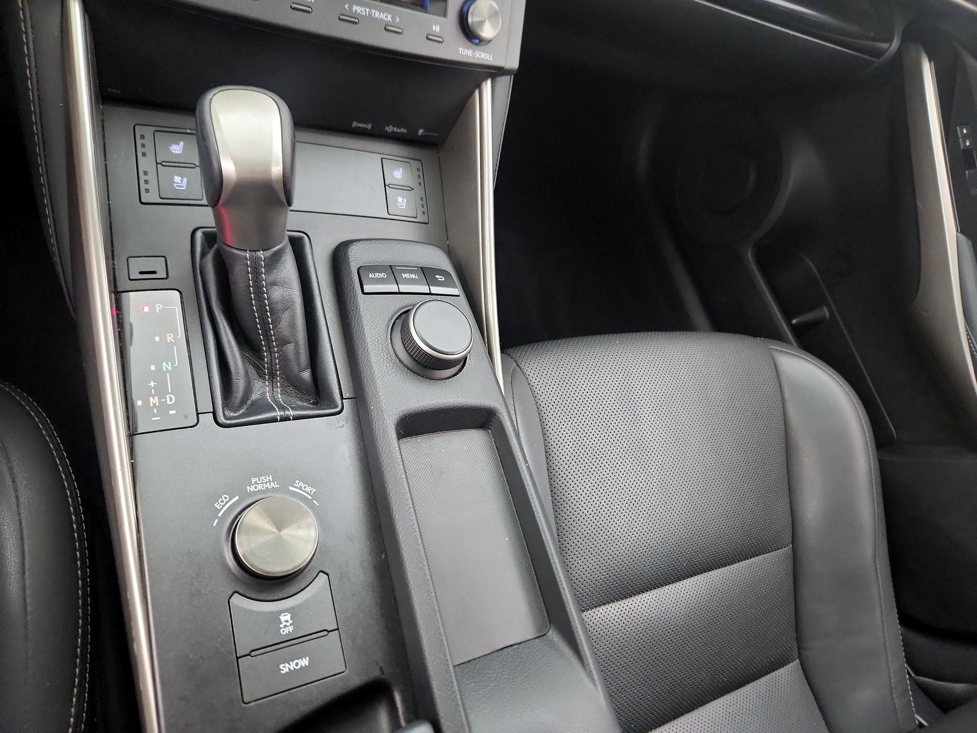 Thumbnail: 2016 Lexus IS - 17