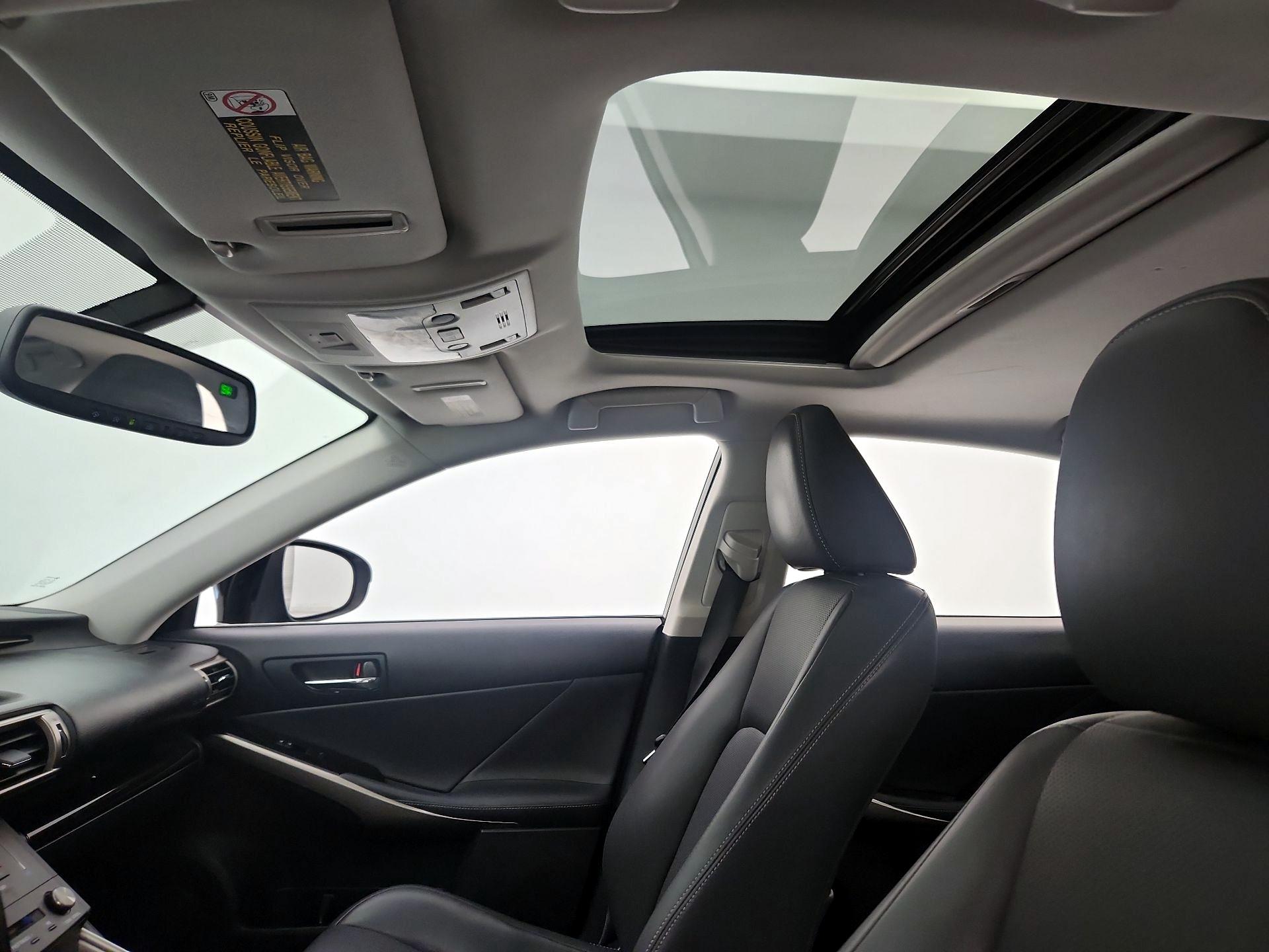 Thumbnail: 2016 Lexus IS - 19