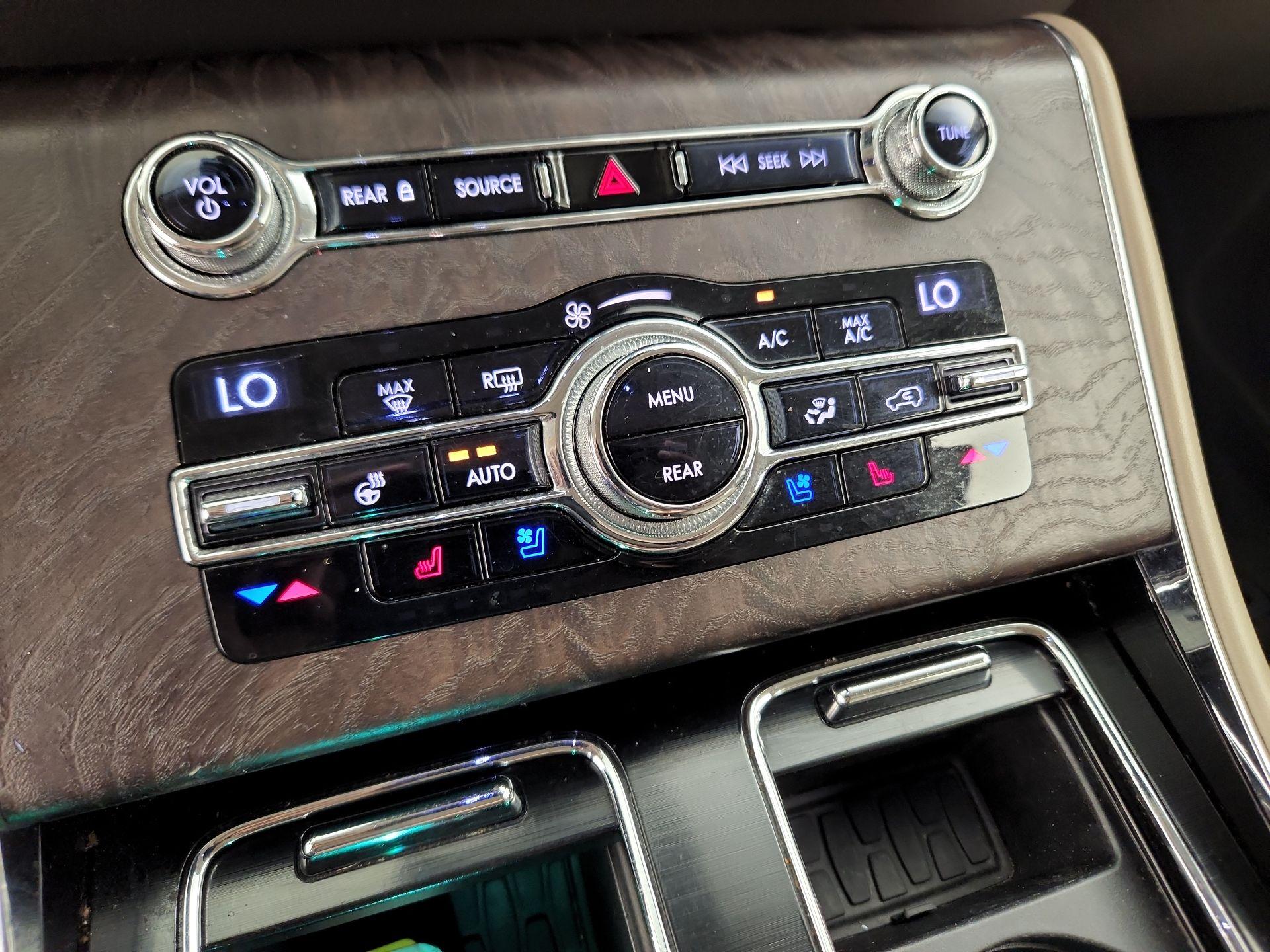 Thumbnail: 2020 Lincoln Aviator - 17