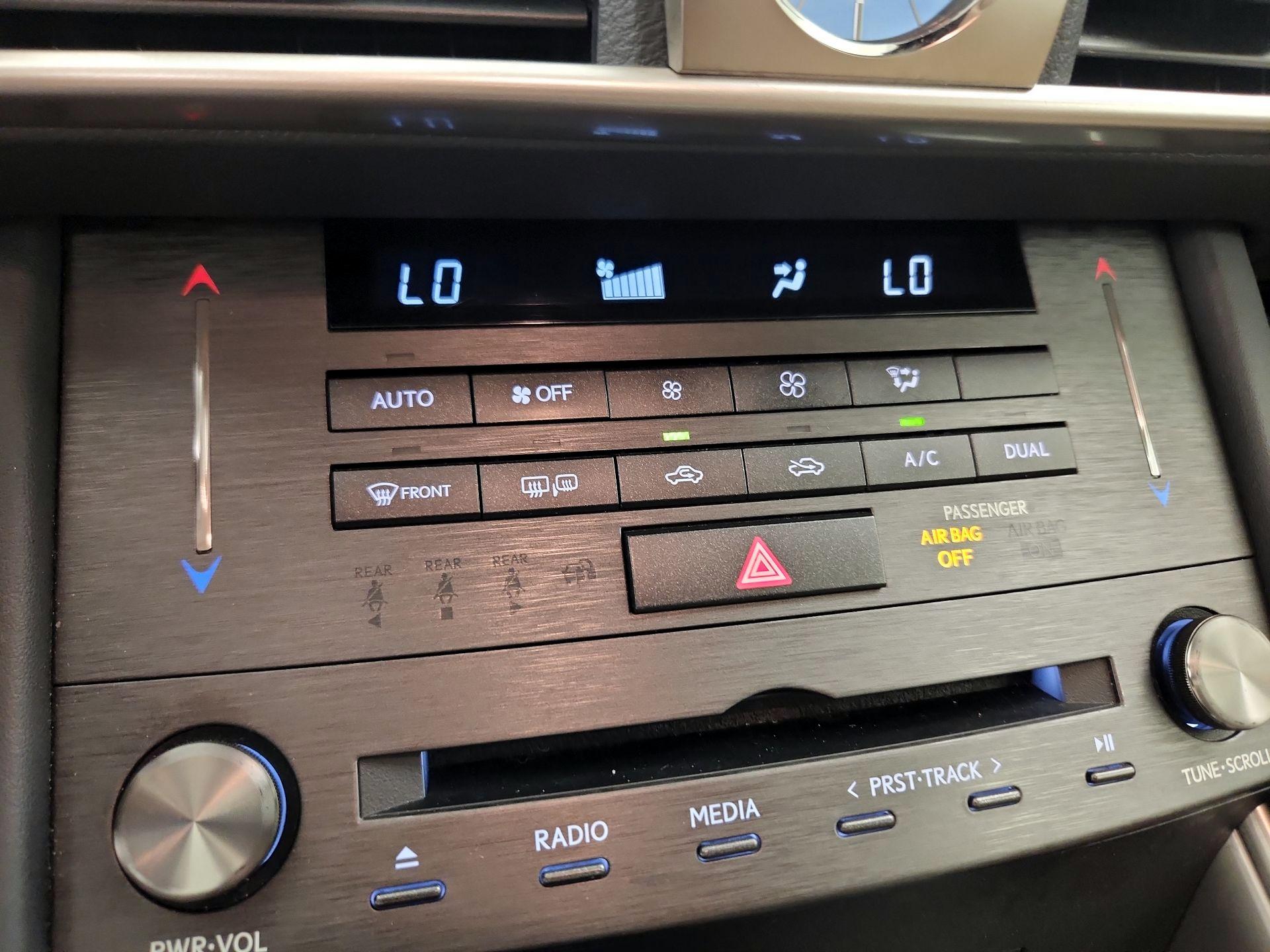 Thumbnail: 2019 Lexus IS - 17