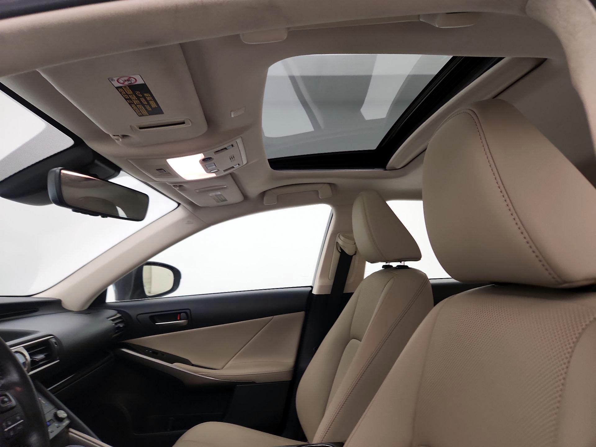 Thumbnail: 2019 Lexus IS - 20