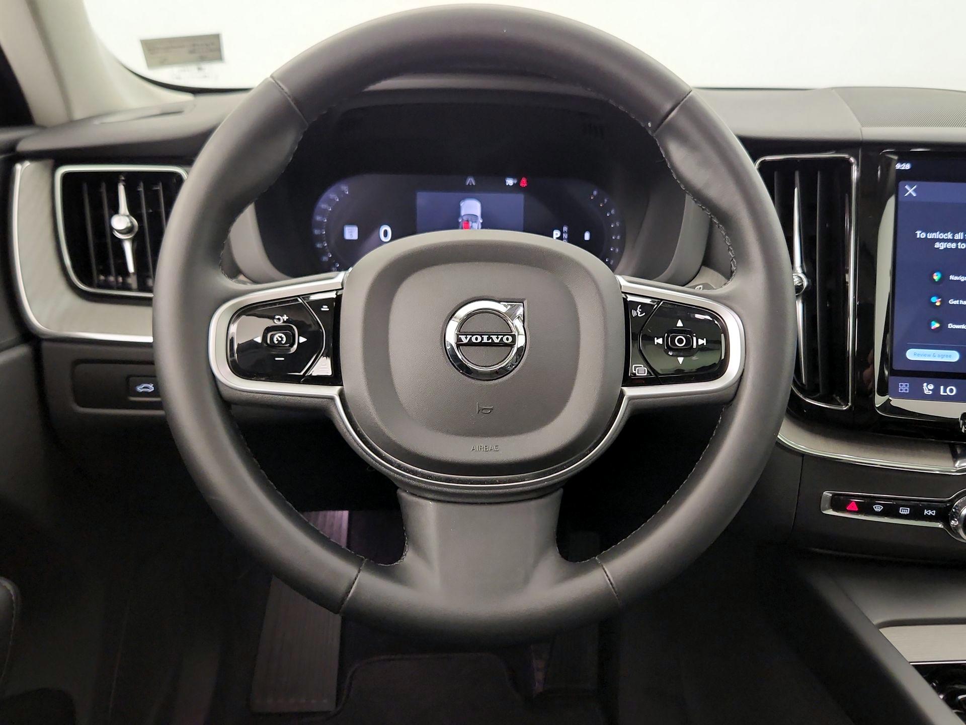 Thumbnail: 2025 Volvo XC60 - 10