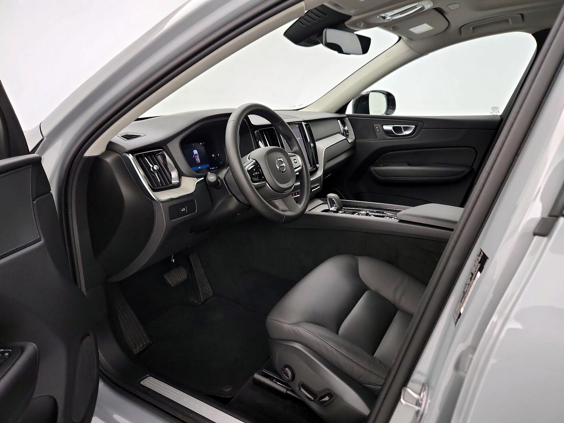 Thumbnail: 2025 Volvo XC60 - 11
