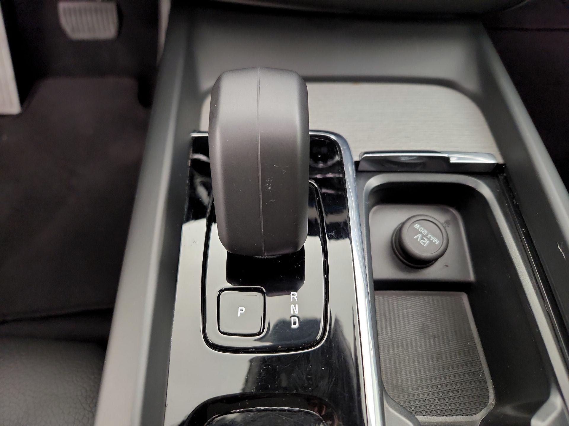 Thumbnail: 2025 Volvo XC60 - 17
