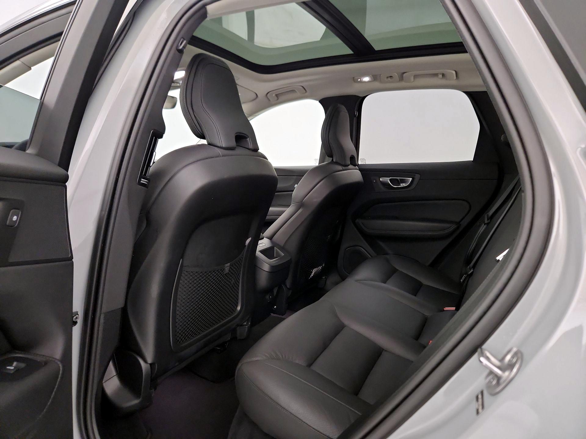 Thumbnail: 2025 Volvo XC60 - 20
