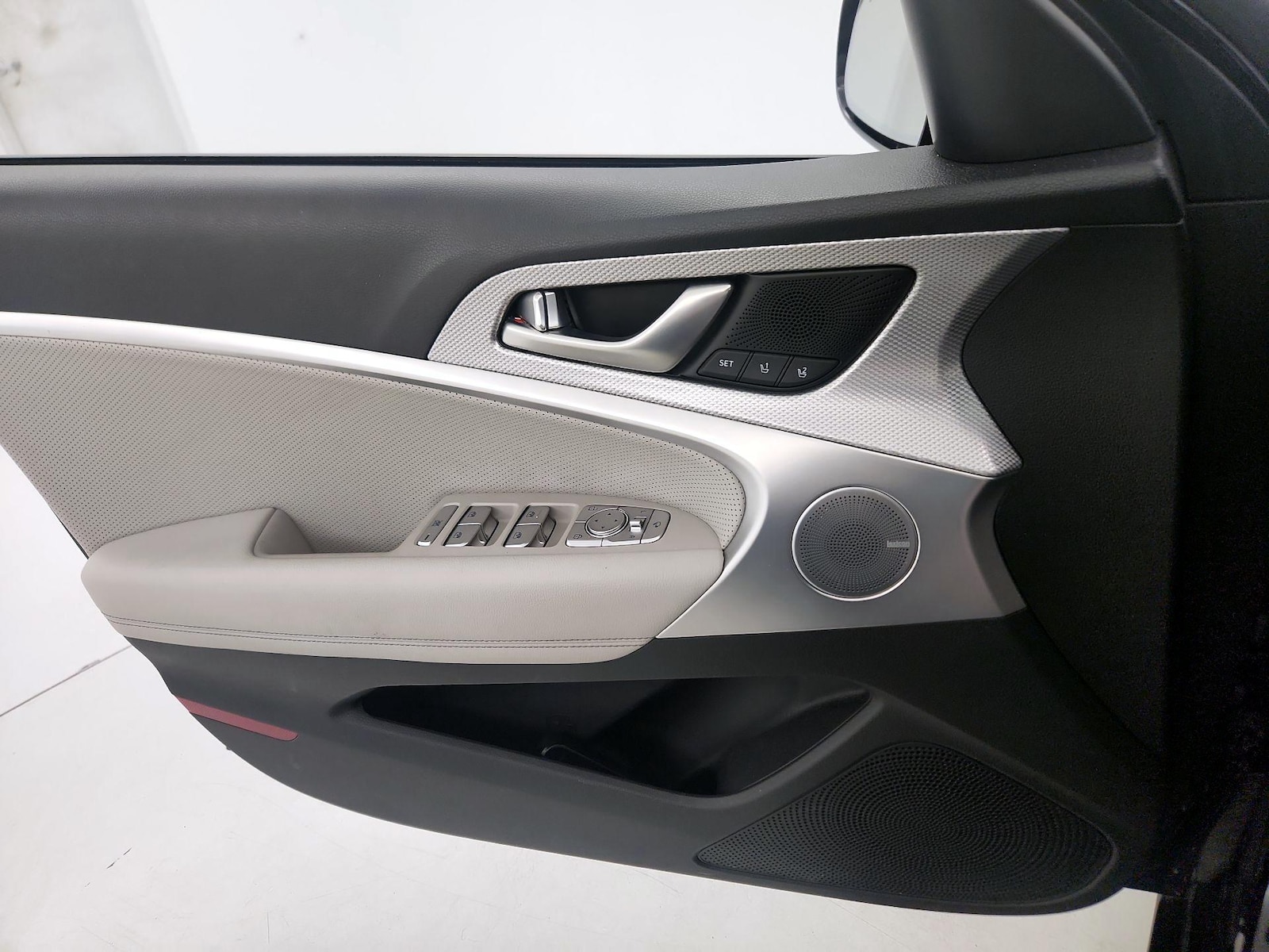 2022 GENESIS G70 Standard - Photo 13