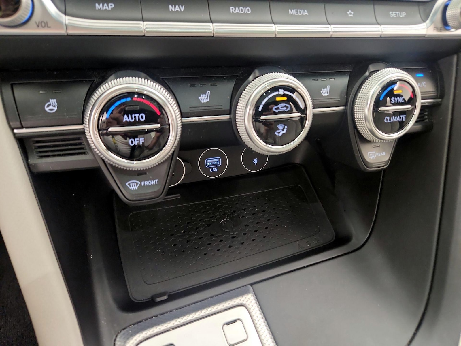 2022 GENESIS G70 Standard - Photo 18