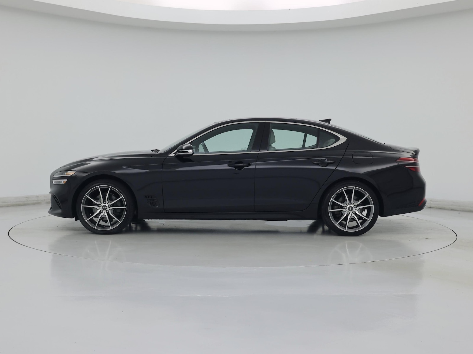2022 GENESIS G70 Standard - Photo 4