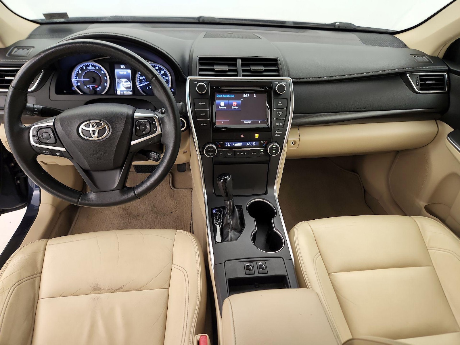 2015 Toyota Camry XLE - Photo 10