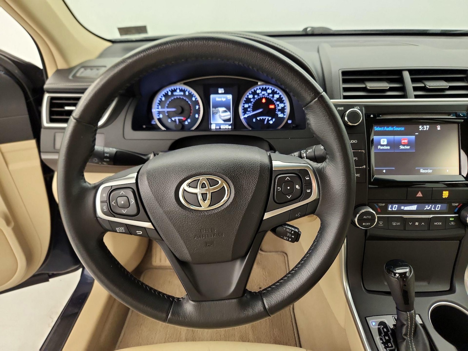 2015 Toyota Camry XLE - Photo 11