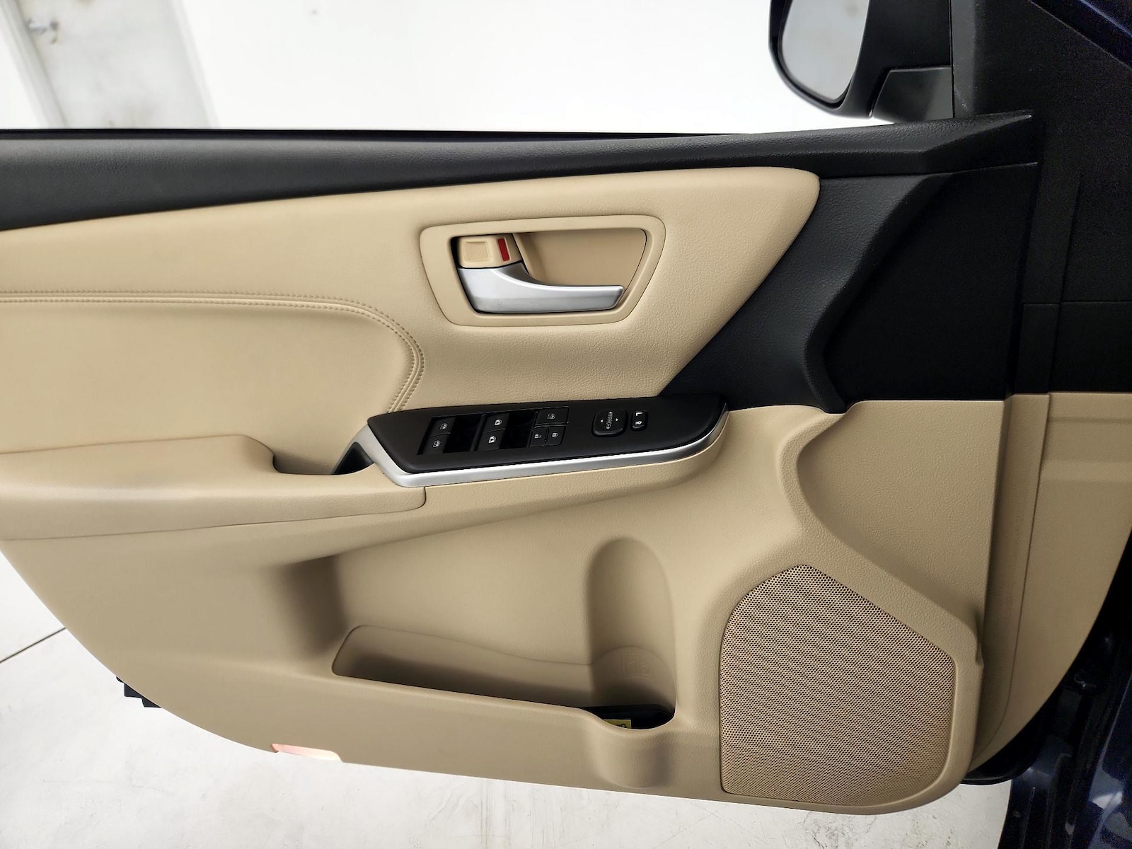 2015 Toyota Camry XLE - Photo 13