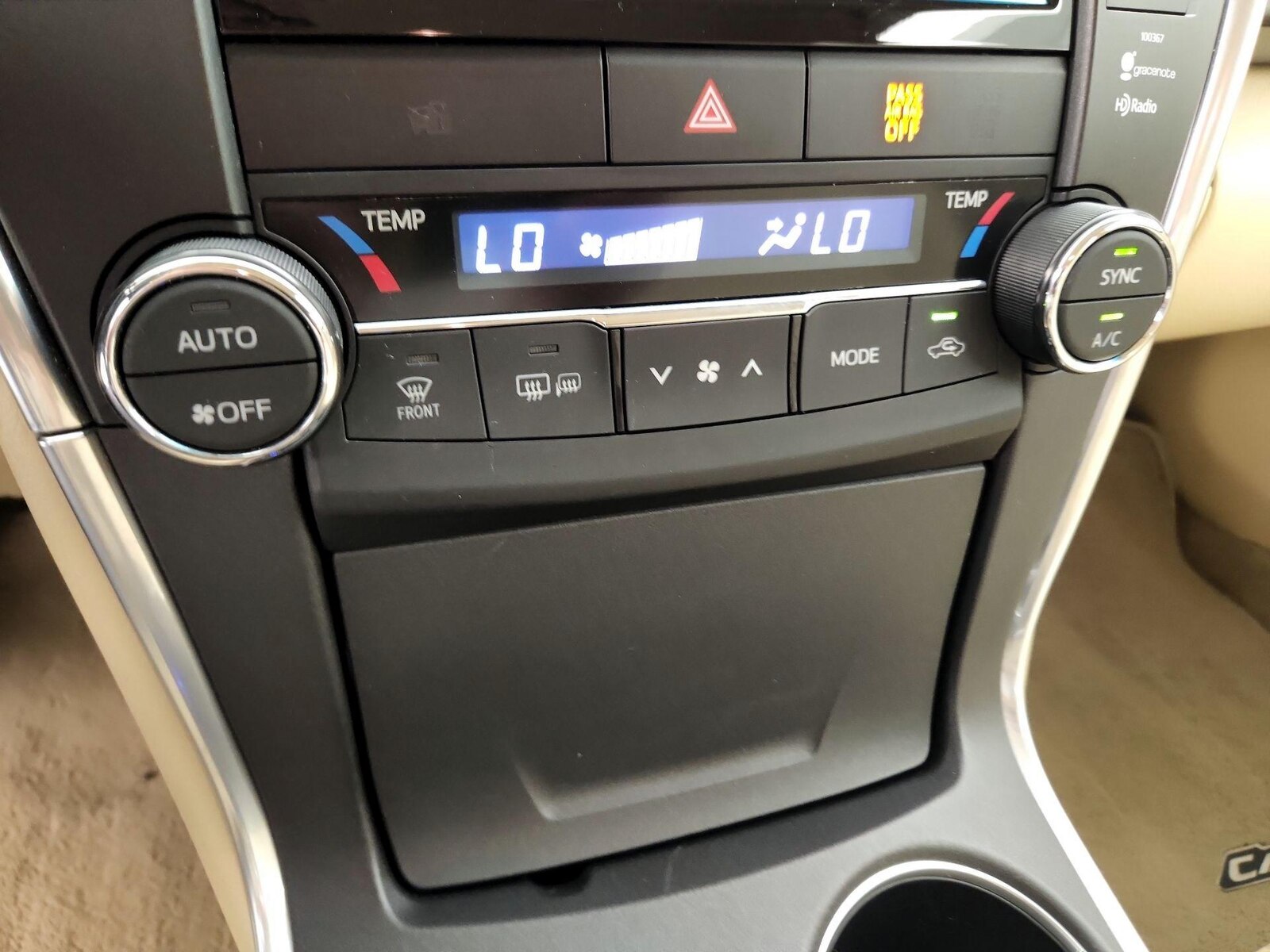 2015 Toyota Camry XLE - Photo 17
