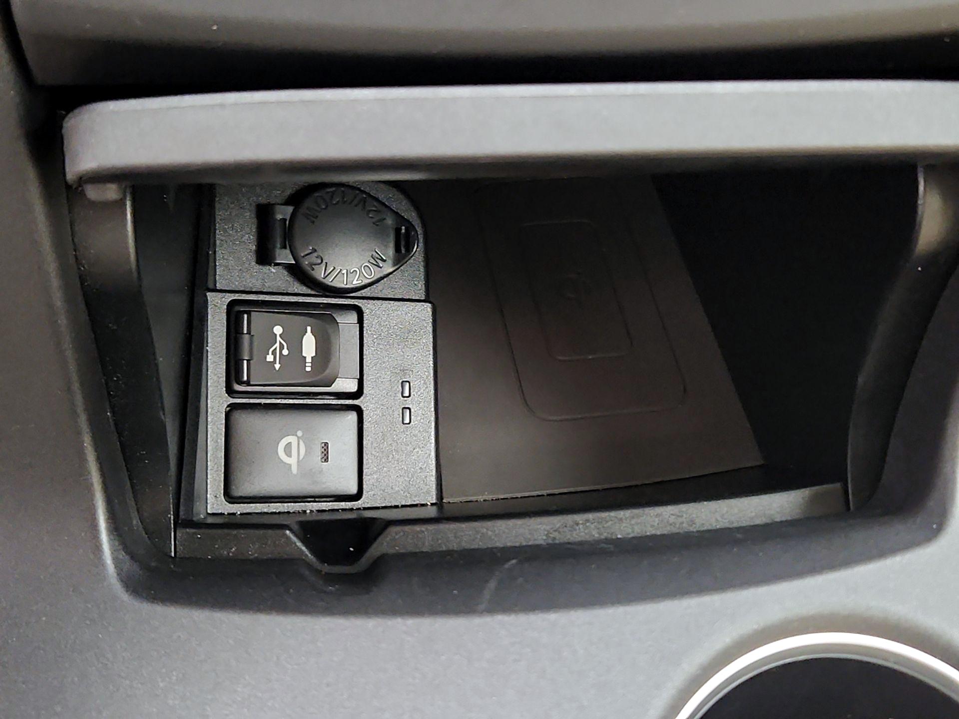 Thumbnail: 2015 Toyota Camry - 18