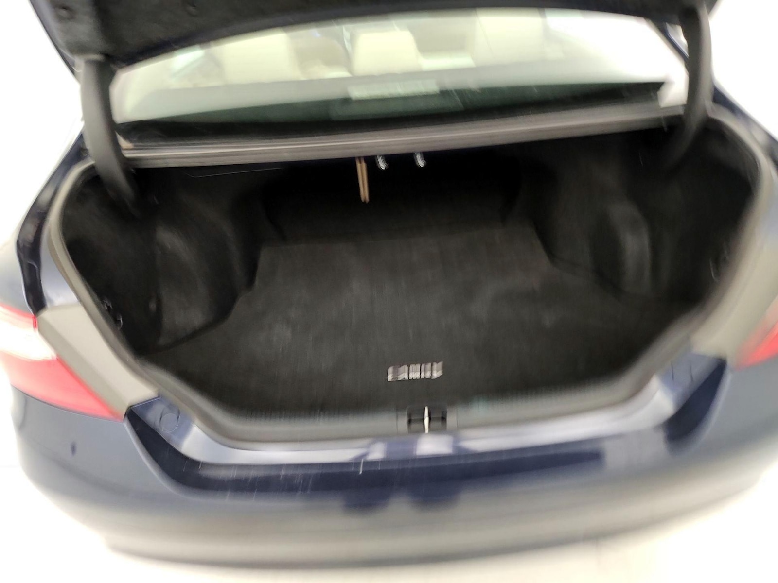 2015 Toyota Camry XLE - Photo 21