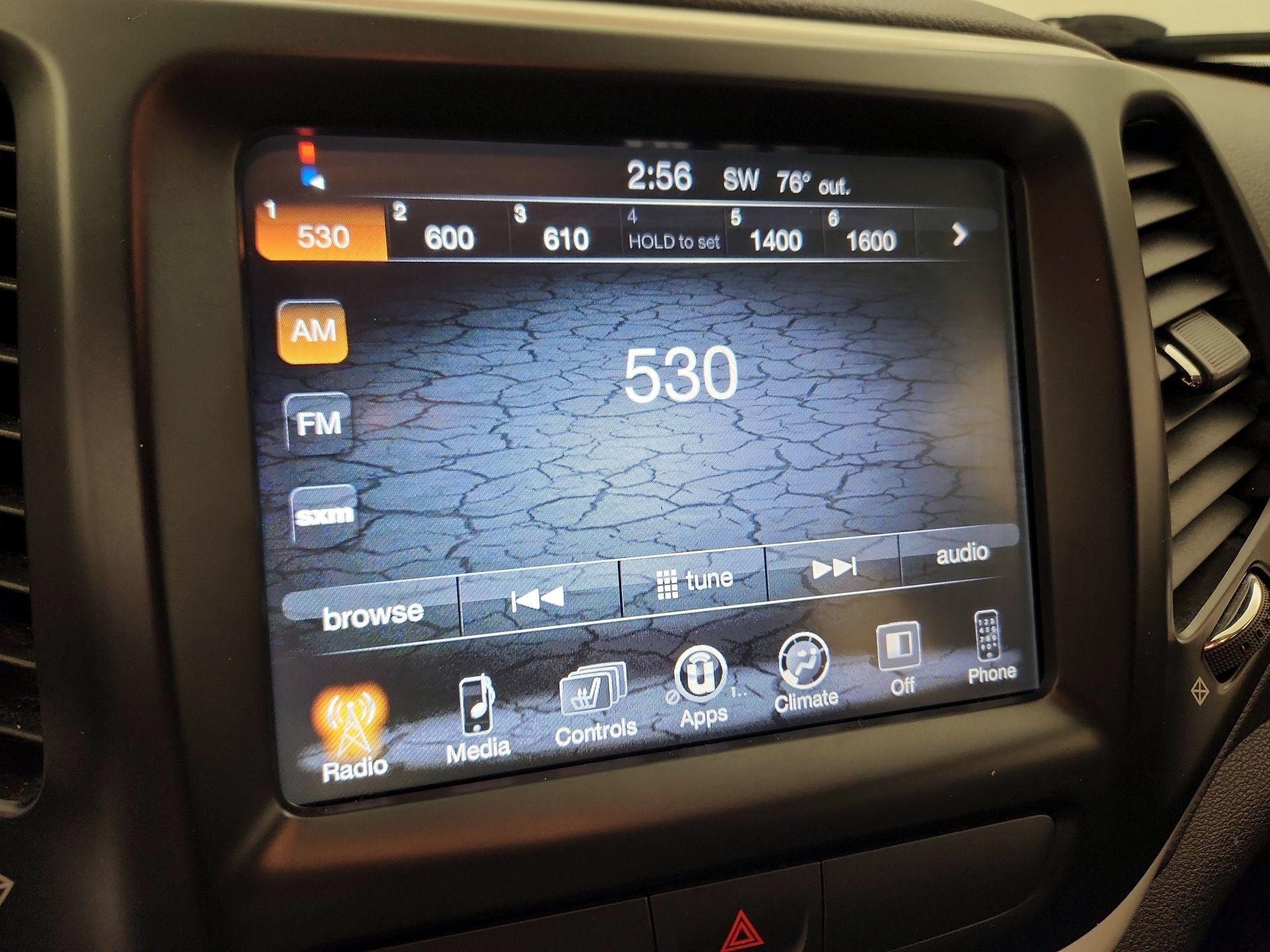 Thumbnail: 2018 Jeep Cherokee - 15