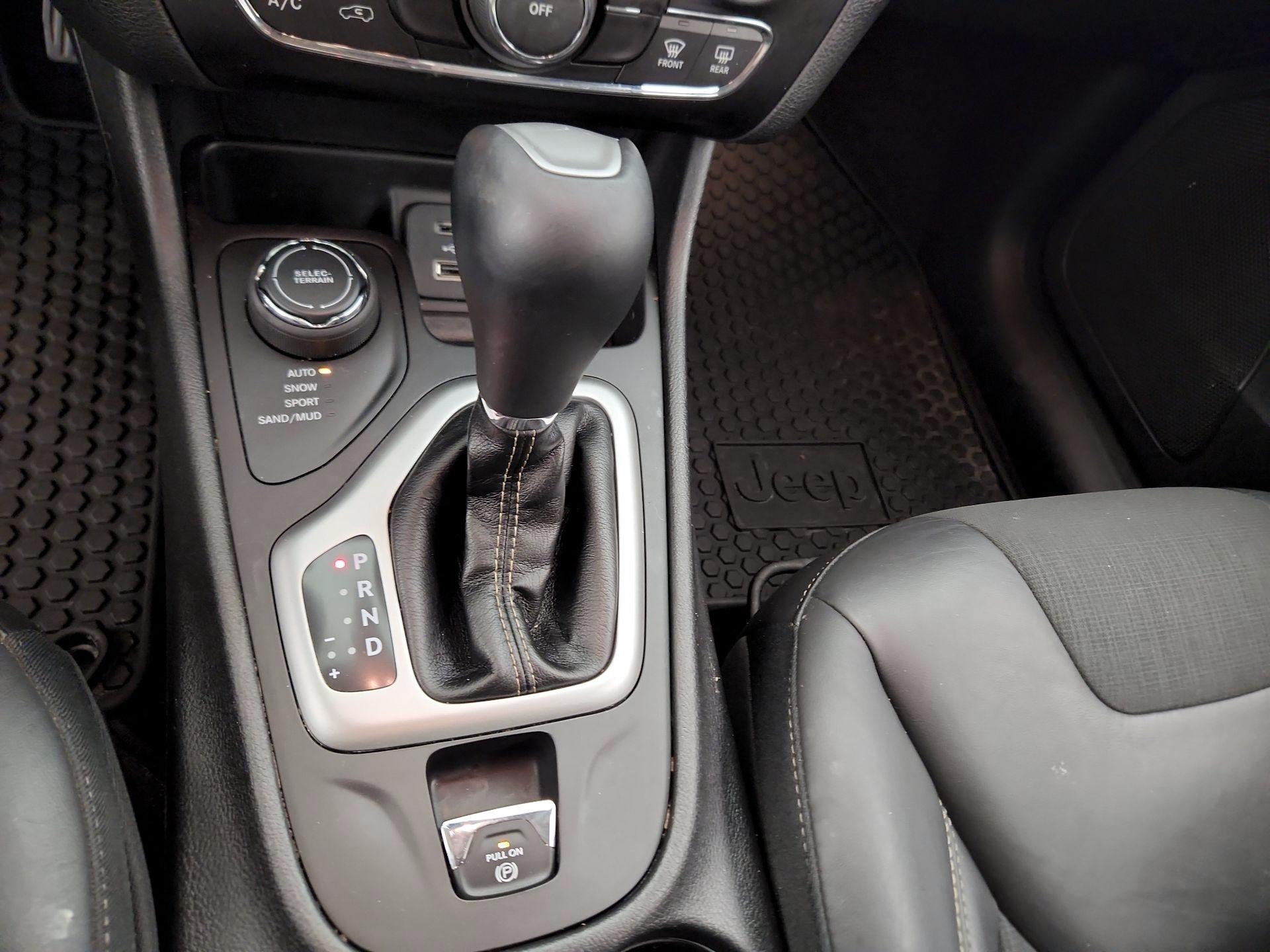 Thumbnail: 2018 Jeep Cherokee - 18