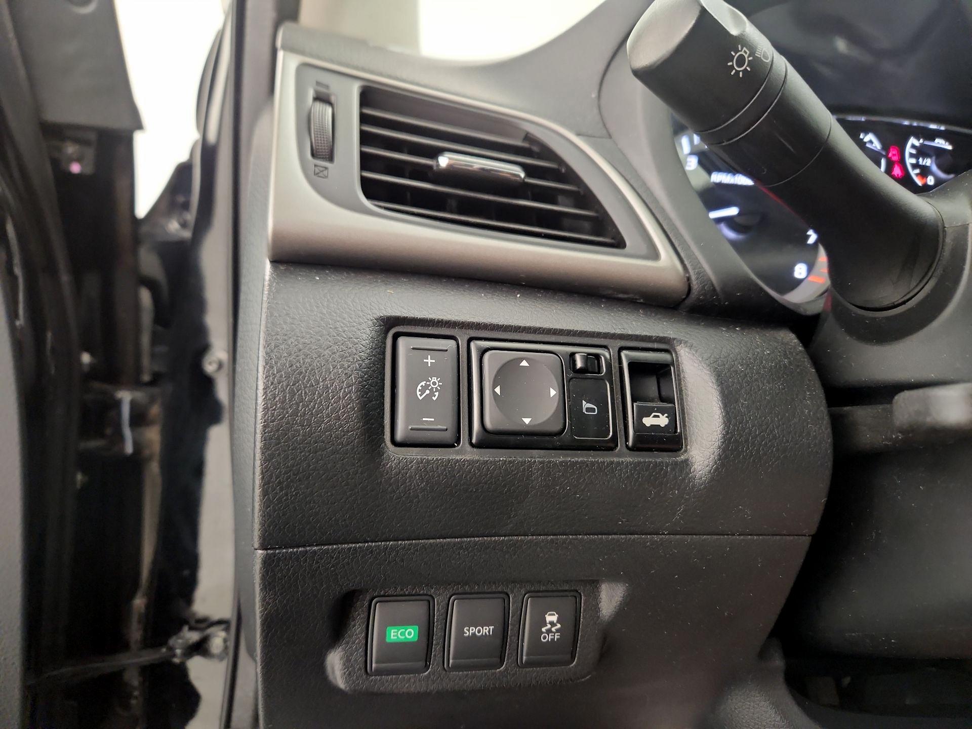 Thumbnail: 2014 Nissan Sentra - 13