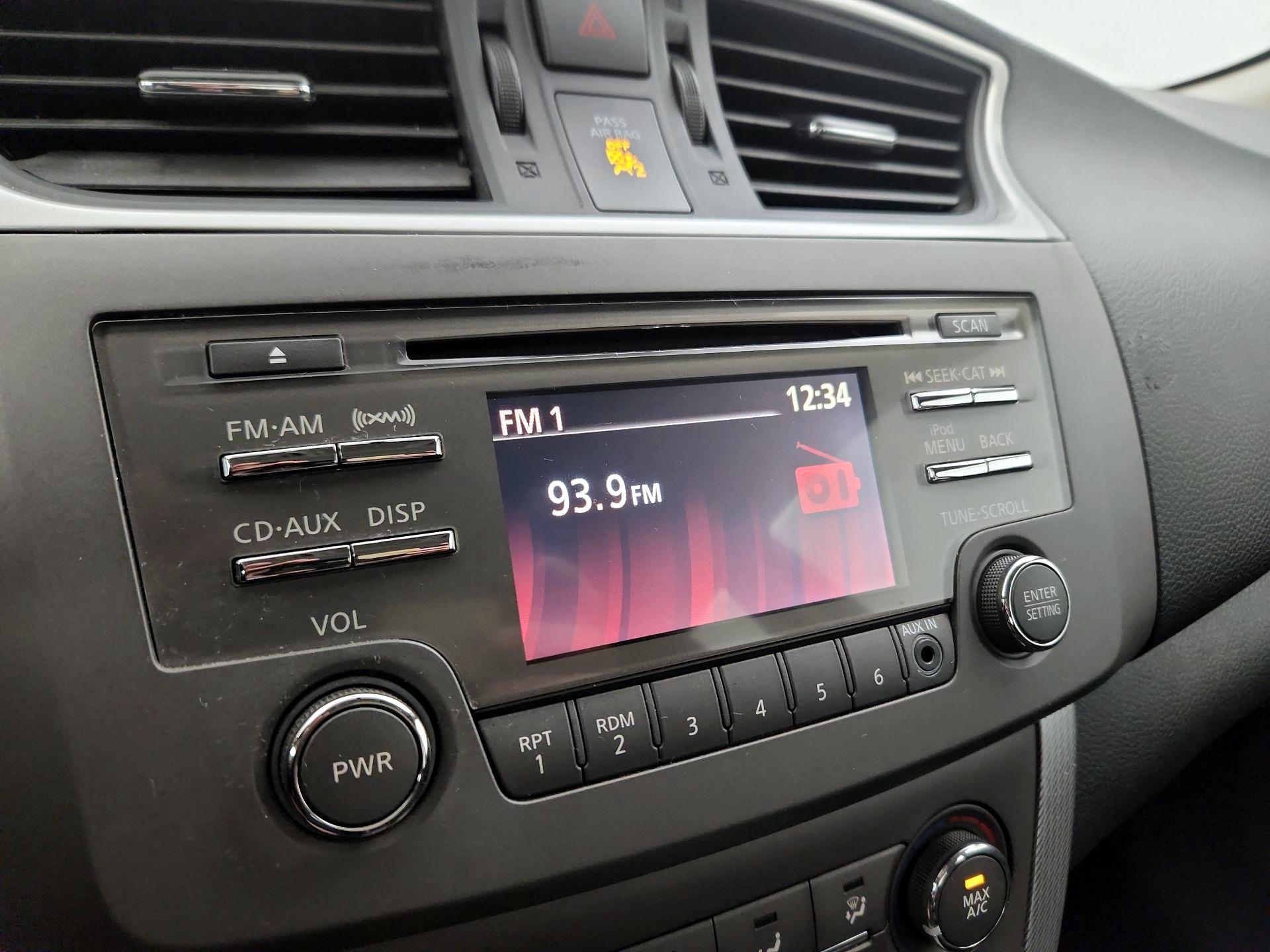 Thumbnail: 2014 Nissan Sentra - 14
