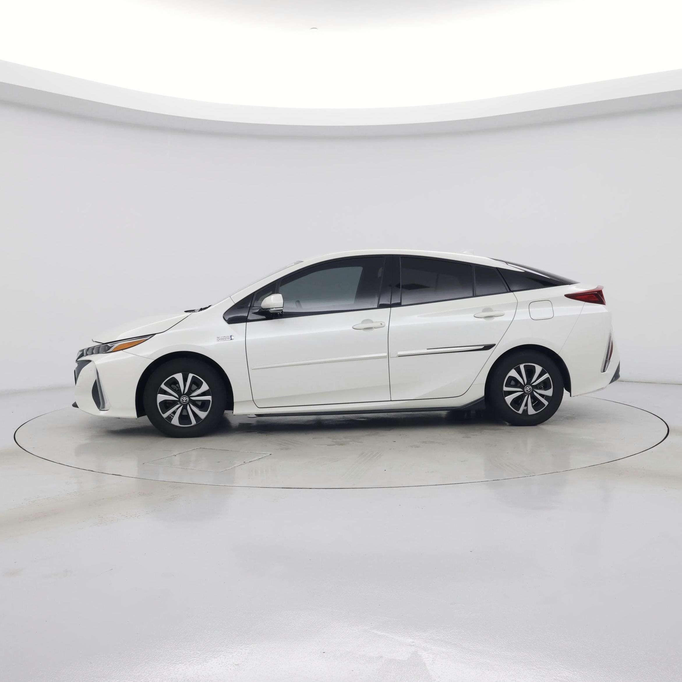 Thumbnail: 2017 Toyota Prius Prime - 3