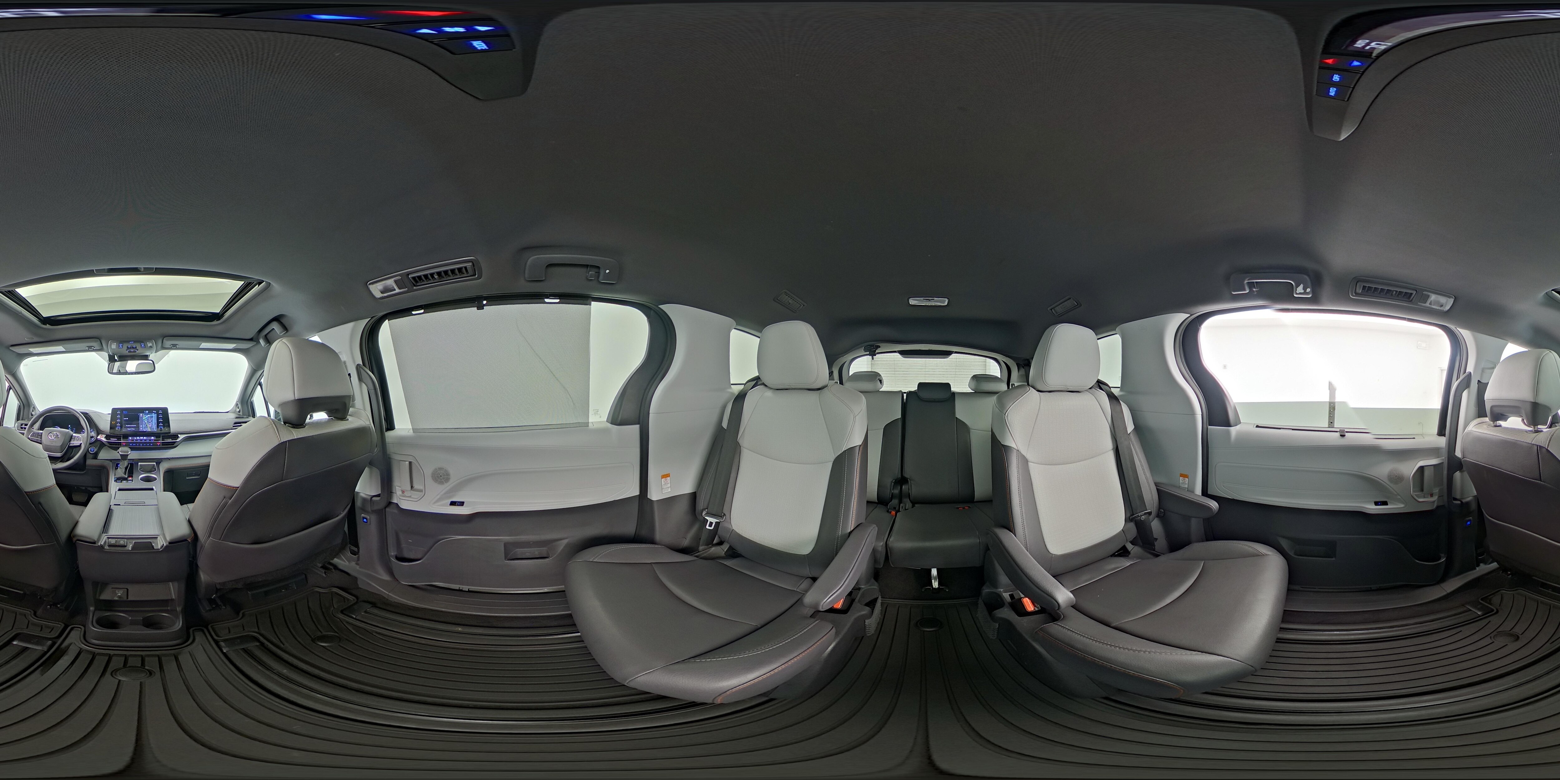 2024 Toyota Sienna XSE - Photo 29