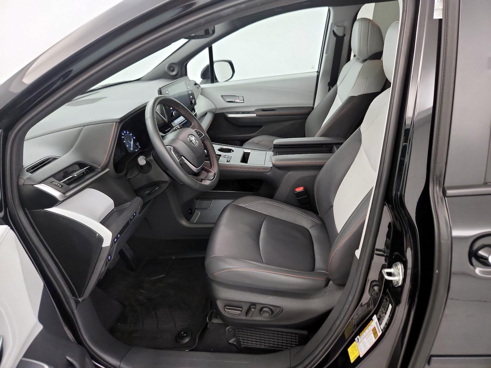 2024 Toyota Sienna XSE - Photo 12