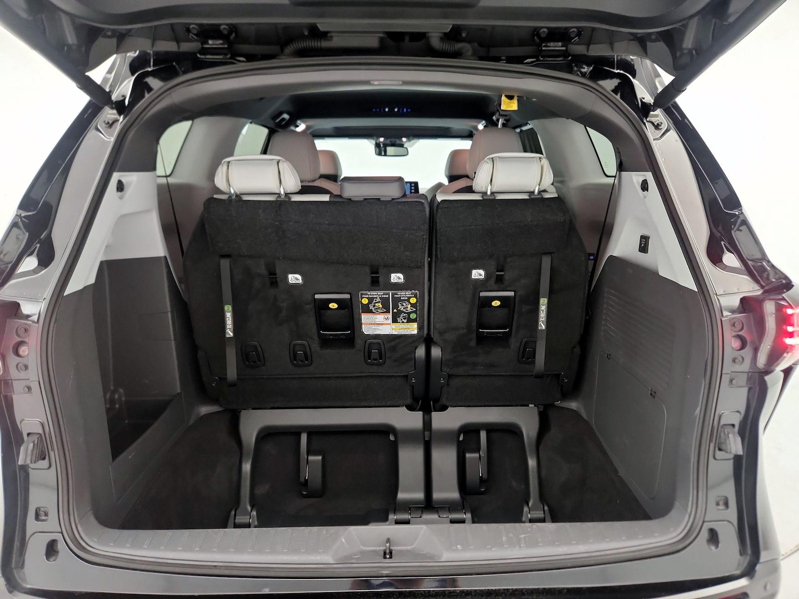 2024 Toyota Sienna XSE - Photo 24