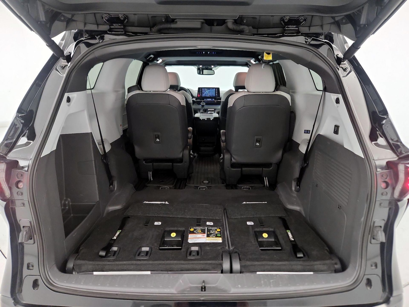 2024 Toyota Sienna XSE - Photo 25