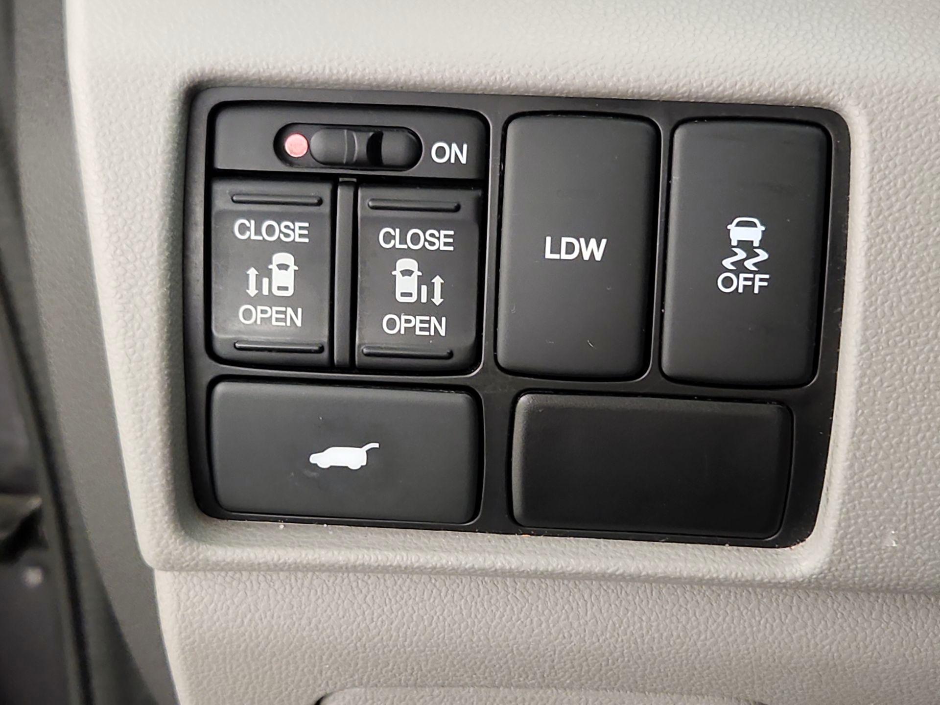 Thumbnail: 2015 Honda Odyssey - 13