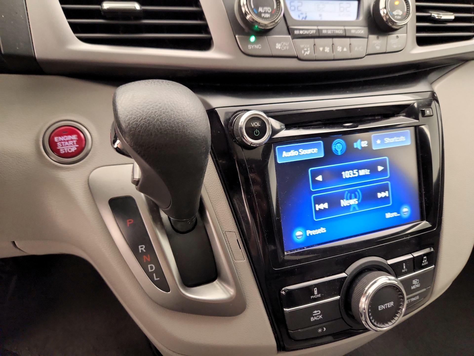 Thumbnail: 2015 Honda Odyssey - 17
