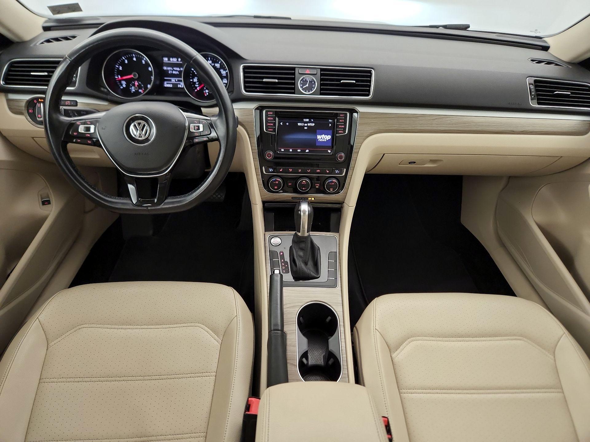 Thumbnail: 2017 Volkswagen Passat - 9
