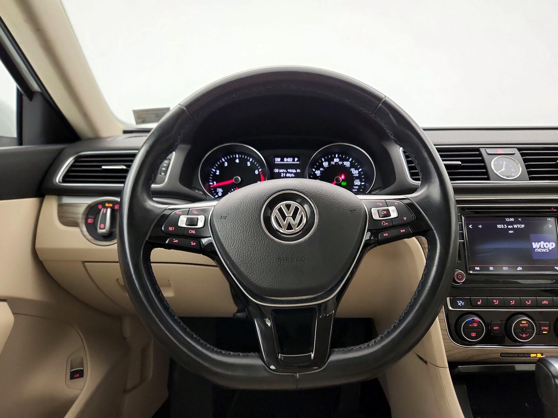 Thumbnail: 2017 Volkswagen Passat - 10
