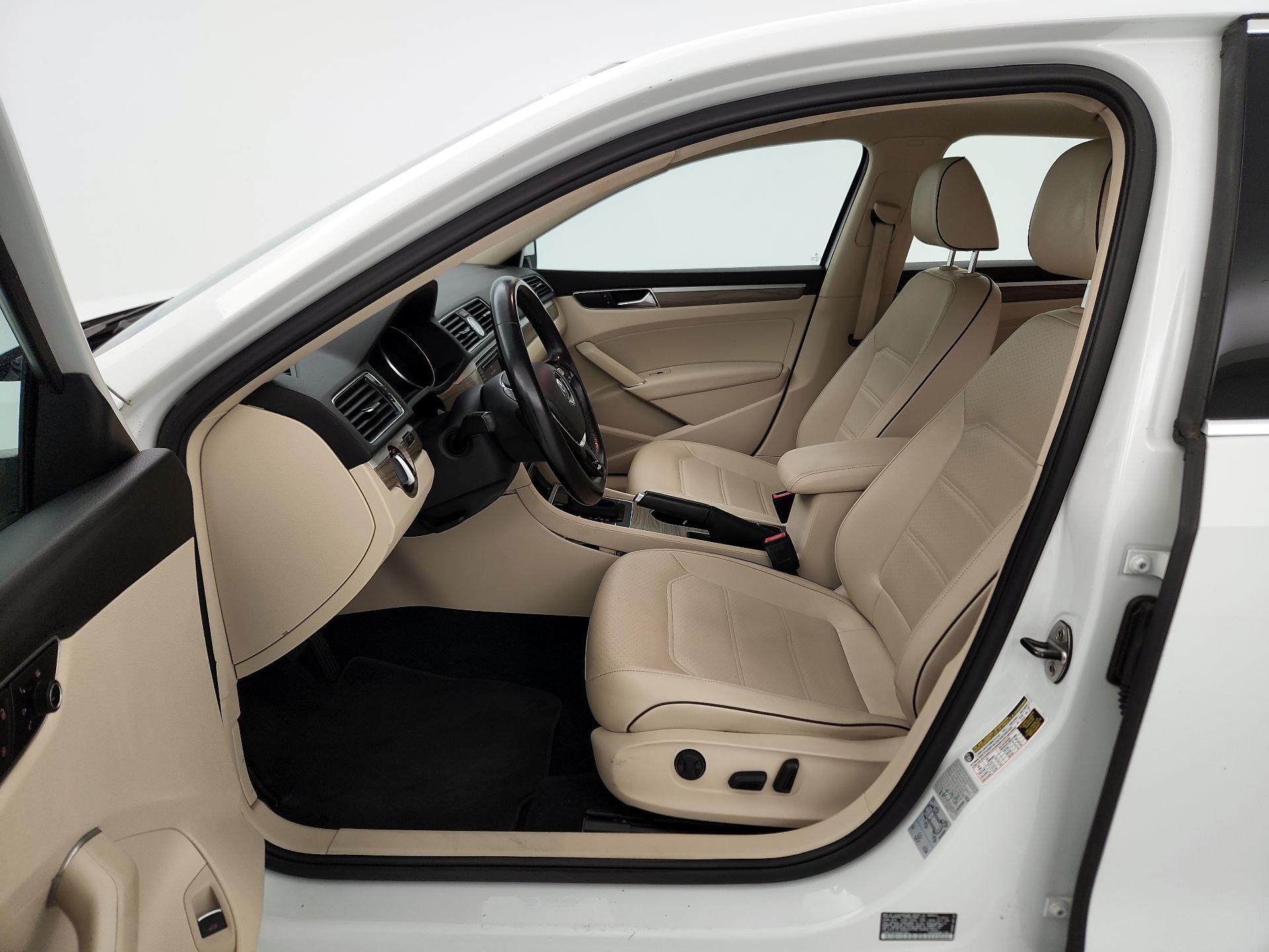 Thumbnail: 2017 Volkswagen Passat - 11