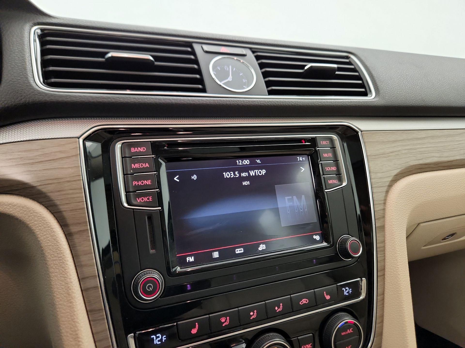 Thumbnail: 2017 Volkswagen Passat - 15