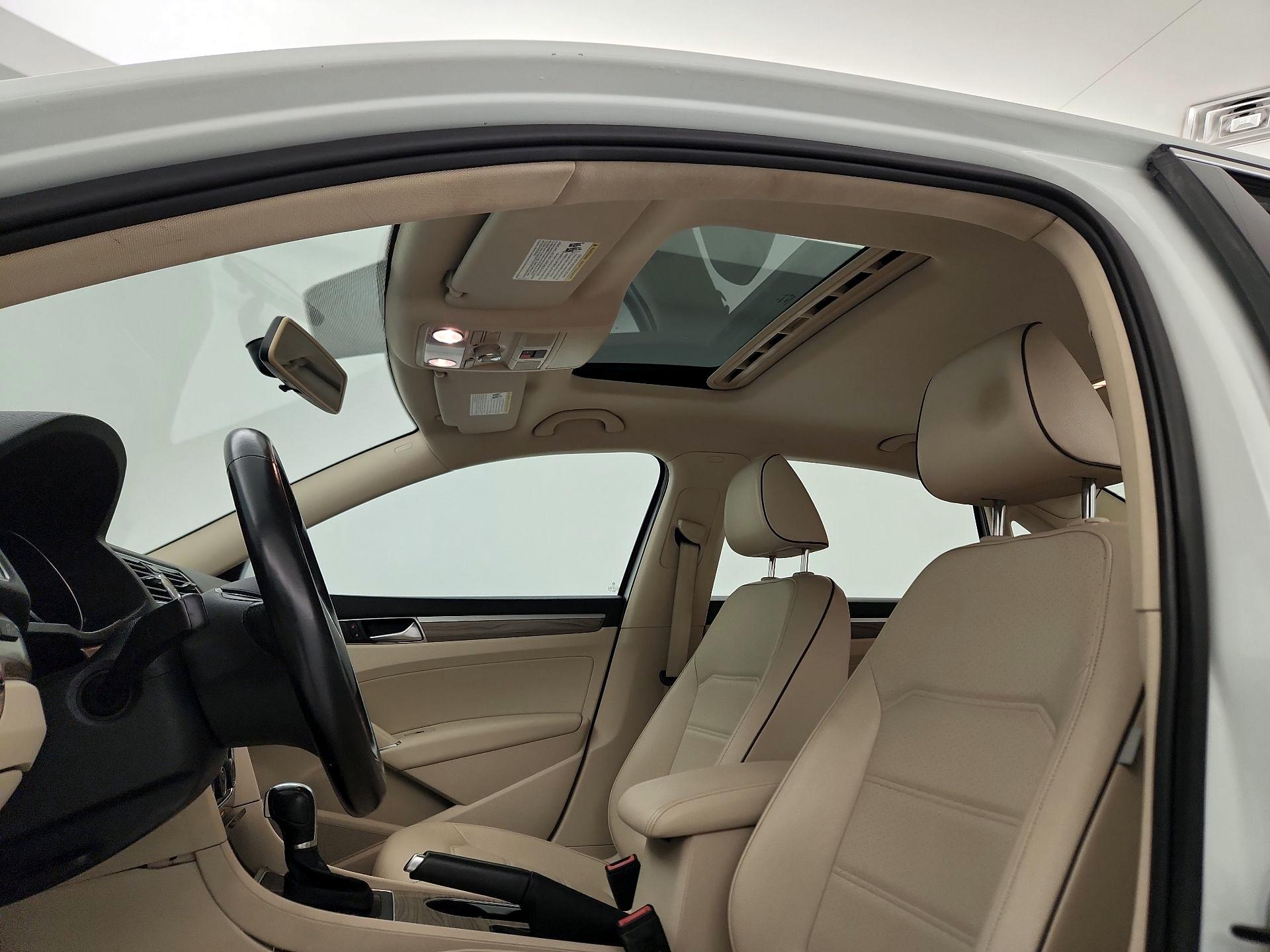 Thumbnail: 2017 Volkswagen Passat - 18