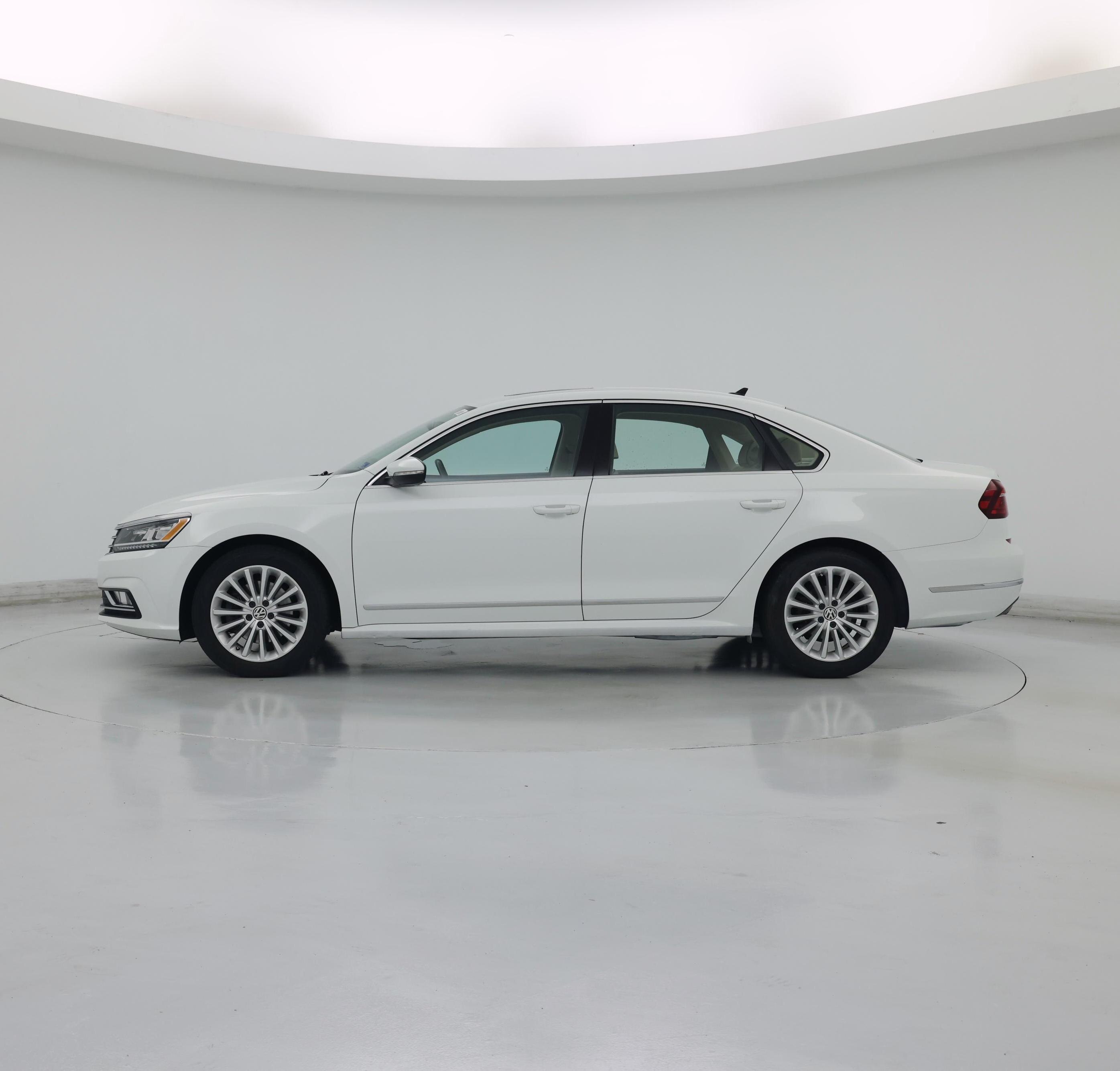 Thumbnail: 2017 Volkswagen Passat - 3